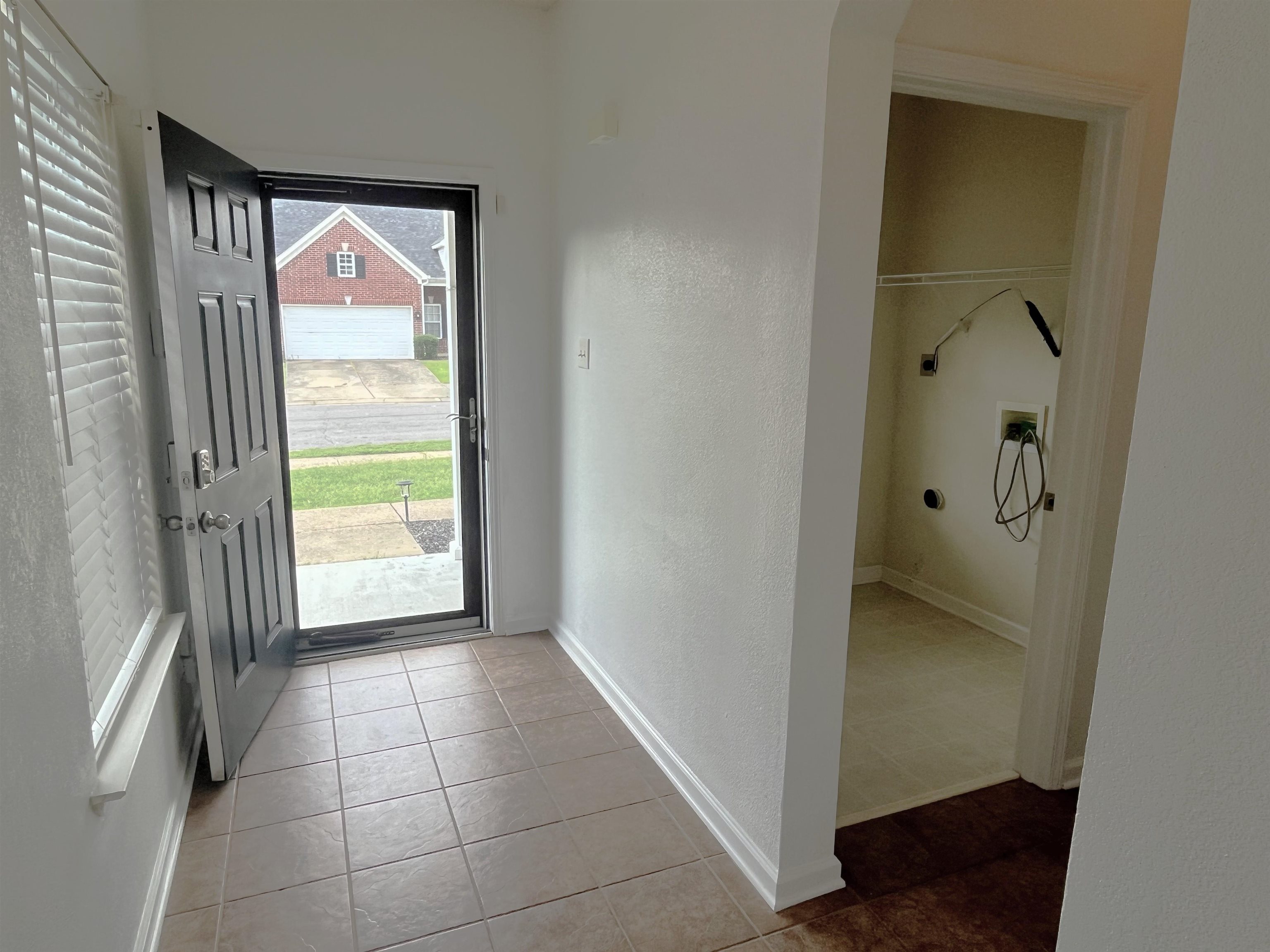 4968 Water Brook Cir Property Photo 4