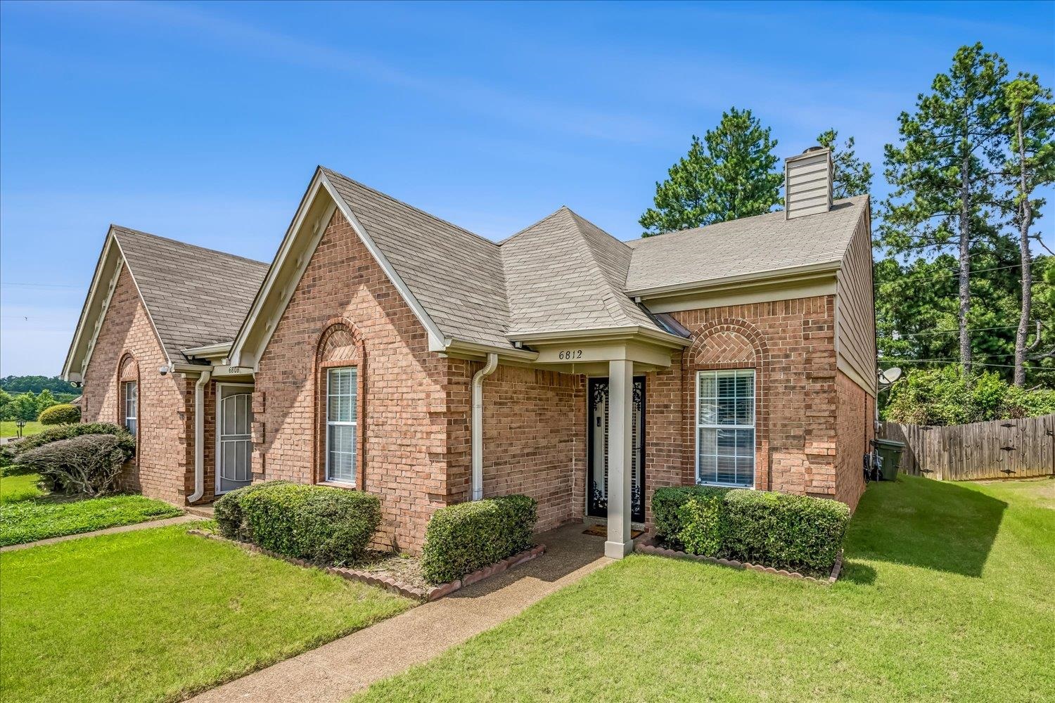 6812 MEADOW CHASE LN Property Photo 1