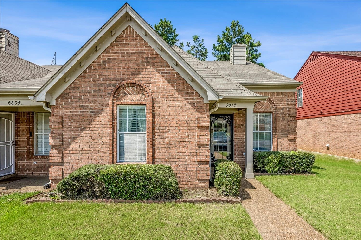 6812 Meadow Chase Ln Property Photo 2