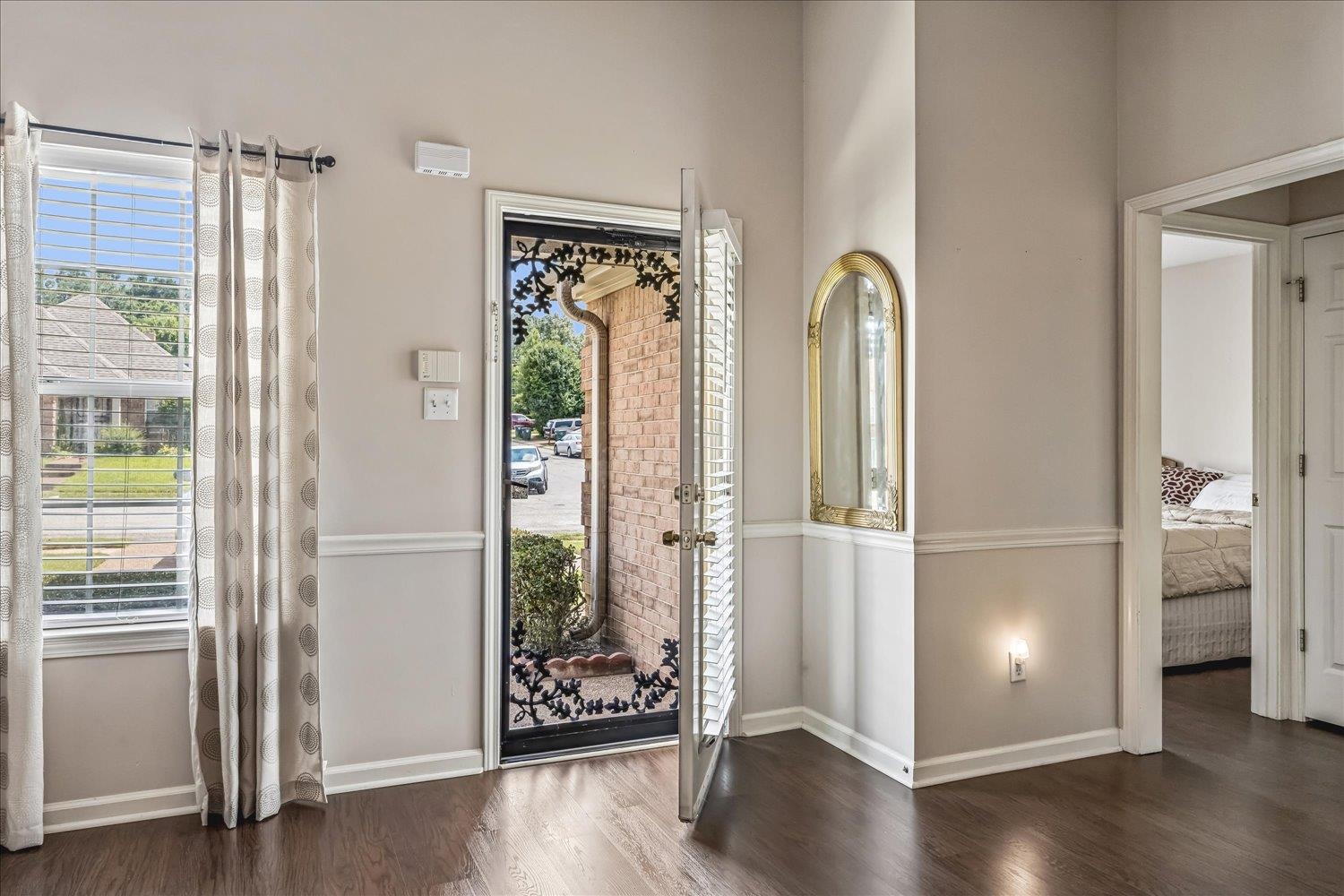 6812 Meadow Chase Ln Property Photo 4