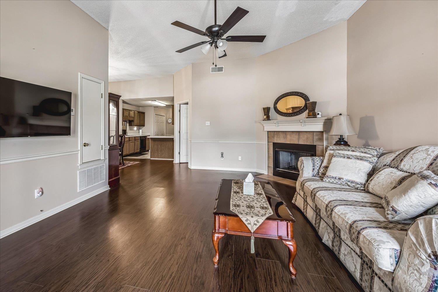 6812 Meadow Chase Ln Property Photo 5
