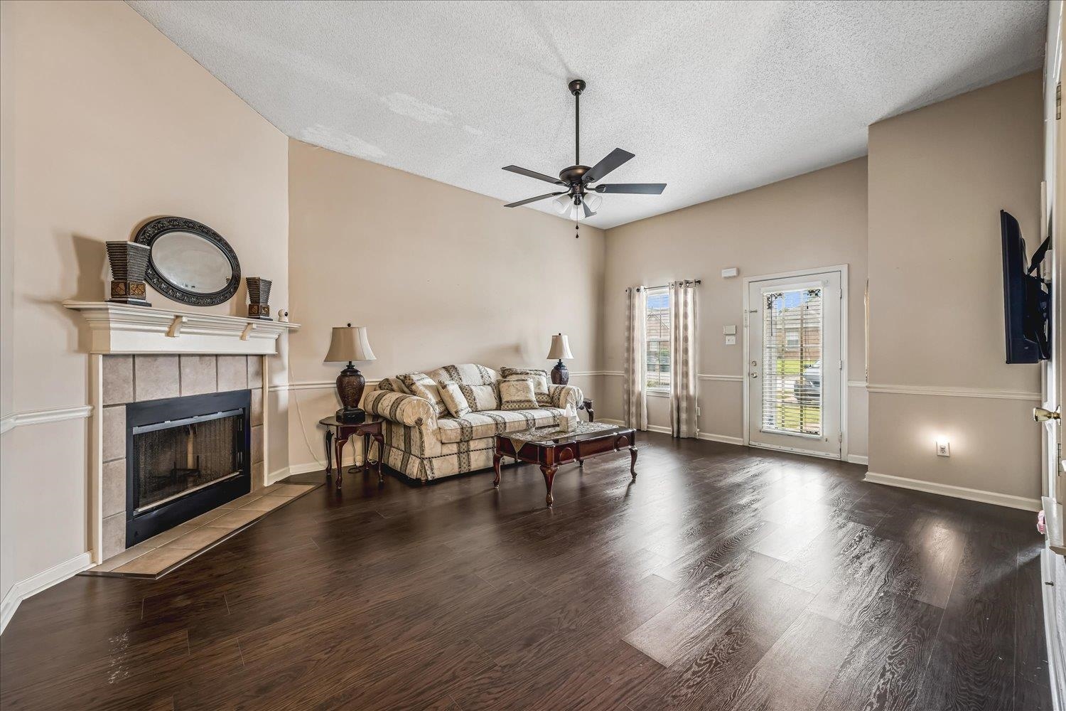 6812 Meadow Chase Ln Property Photo 6