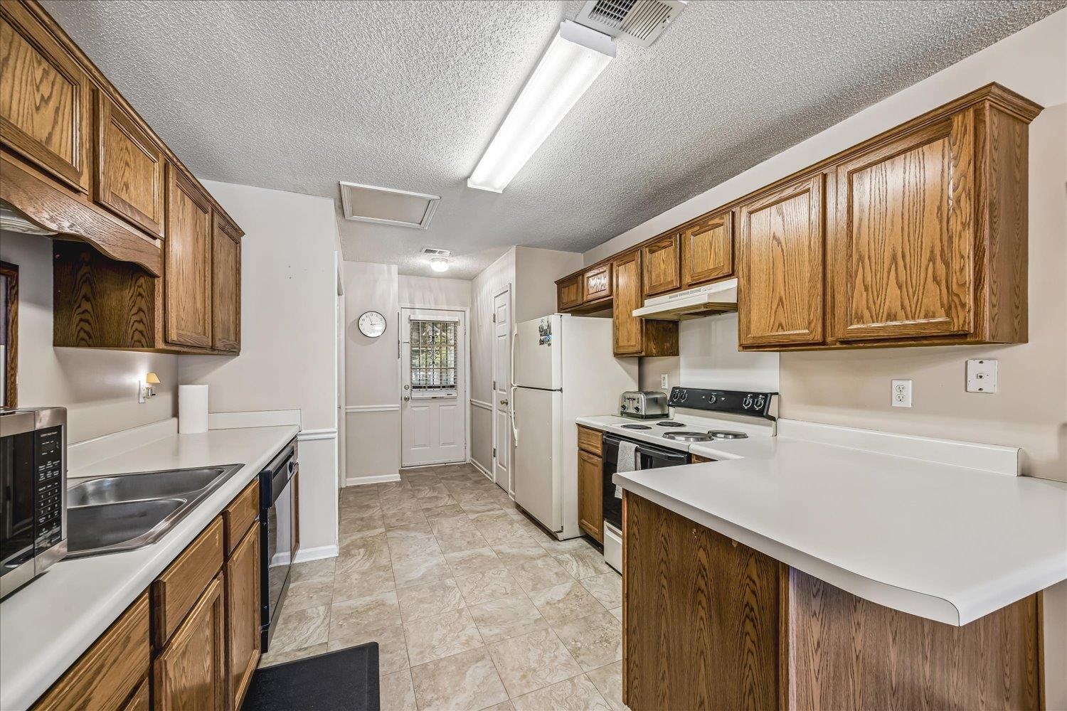 6812 Meadow Chase Ln Property Photo 9