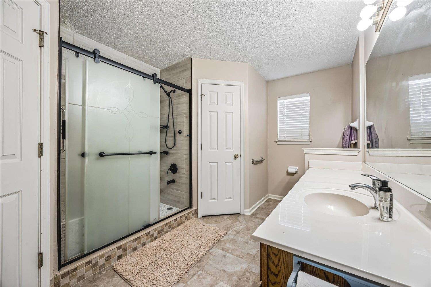 6812 Meadow Chase Ln Property Photo 14