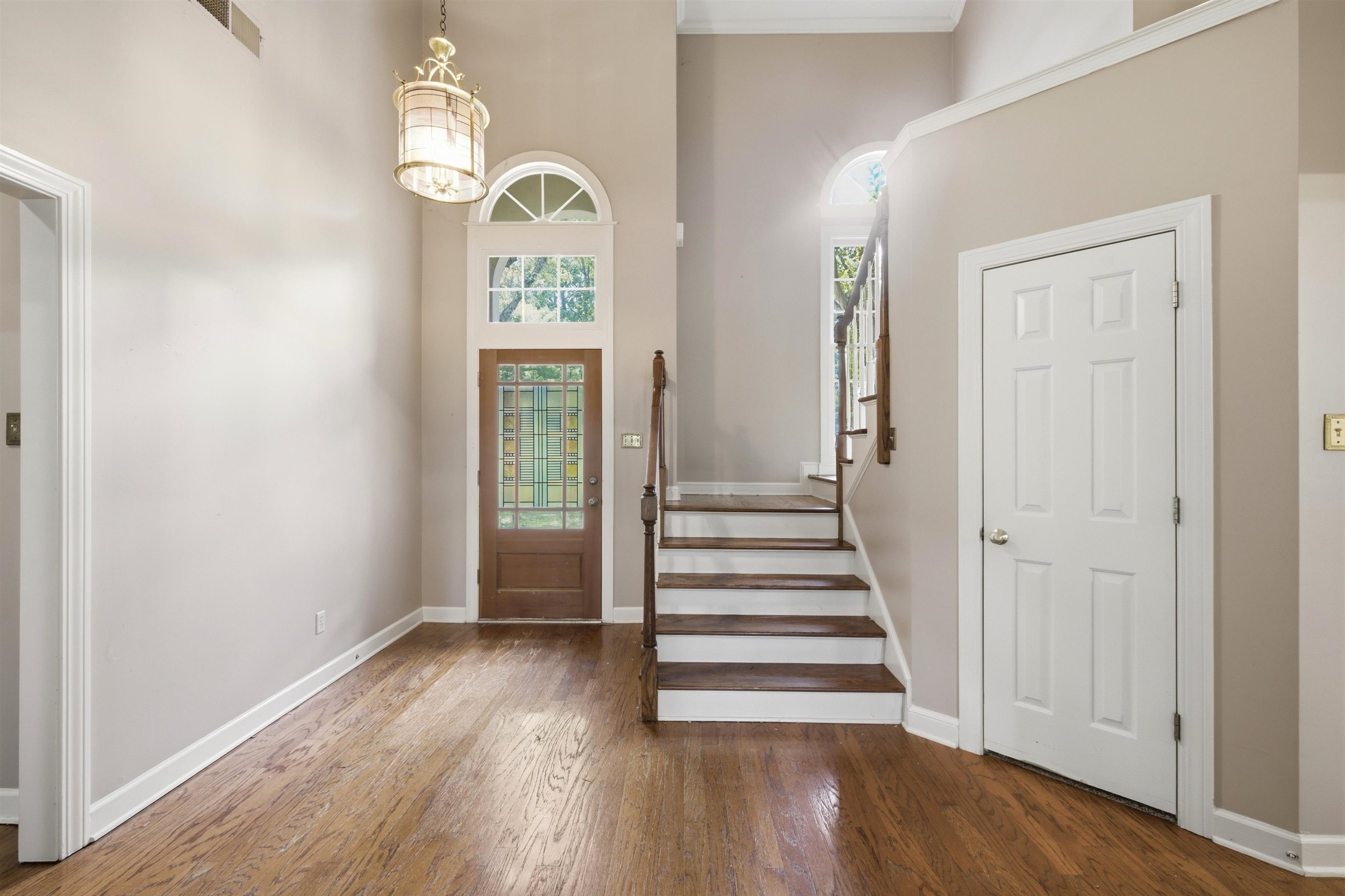 1850 Wood Oak Dr Property Photo 3