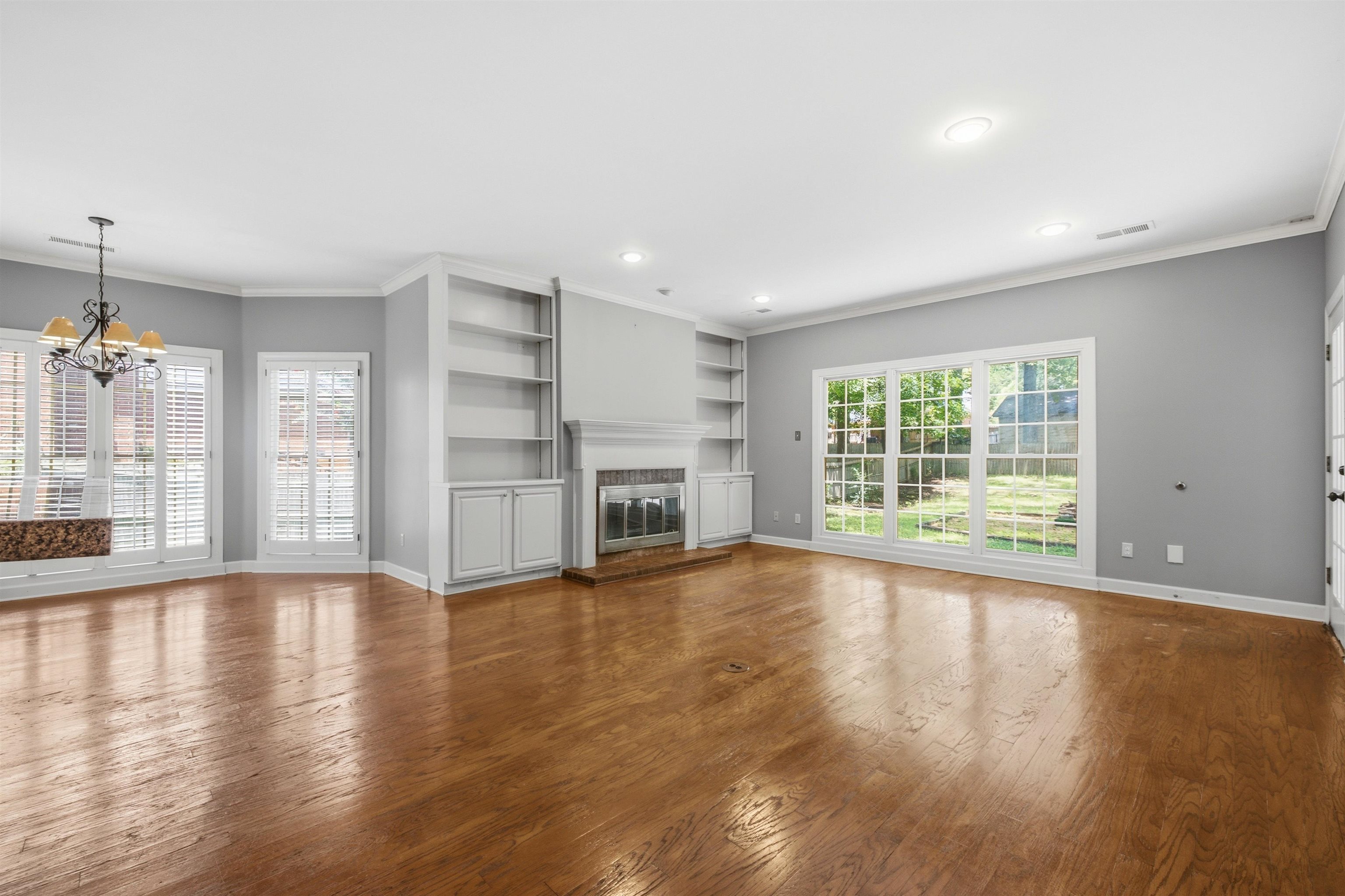 1850 Wood Oak Dr Property Photo 9