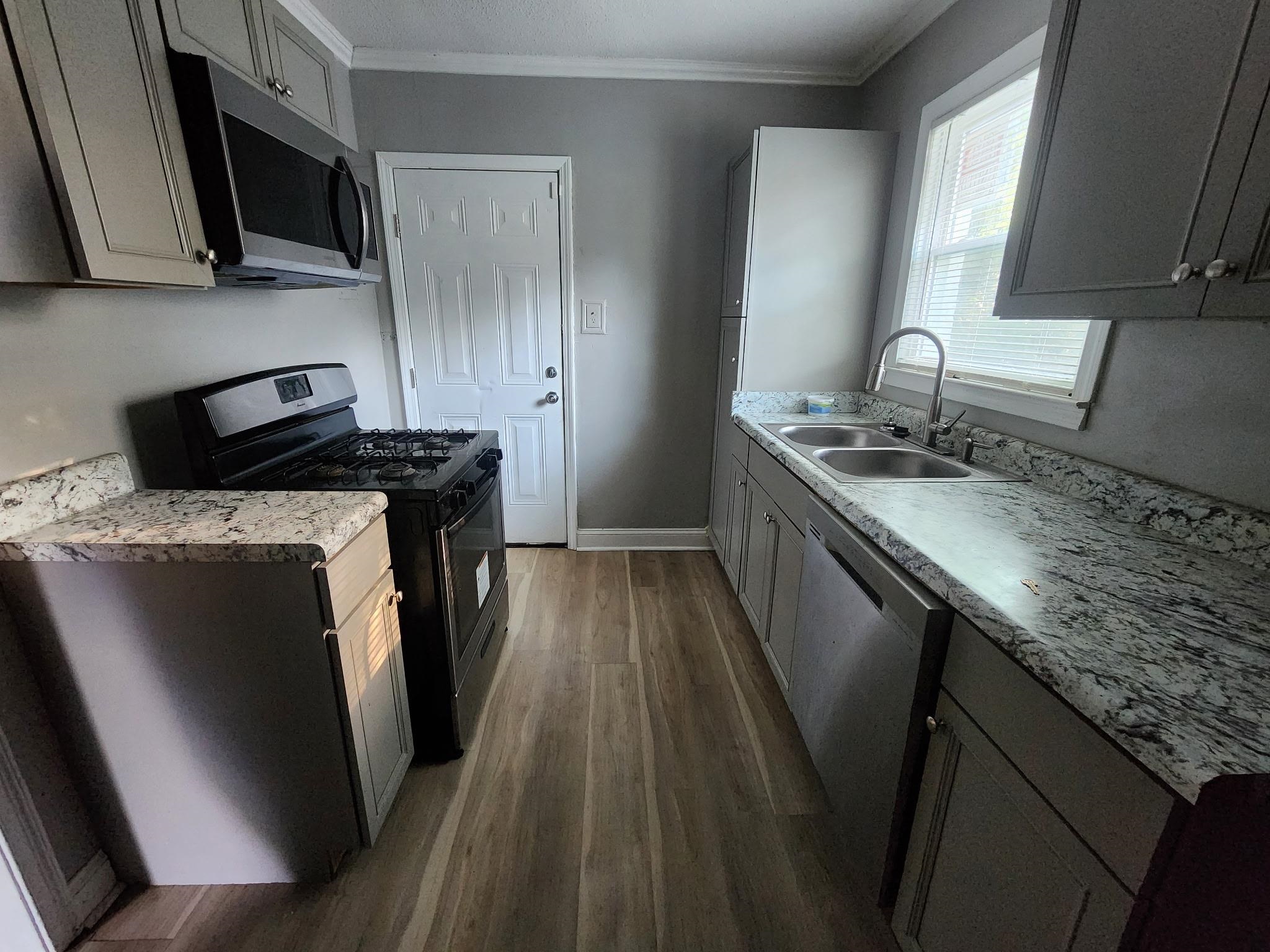2067 Blakewood Pl Property Photo 2