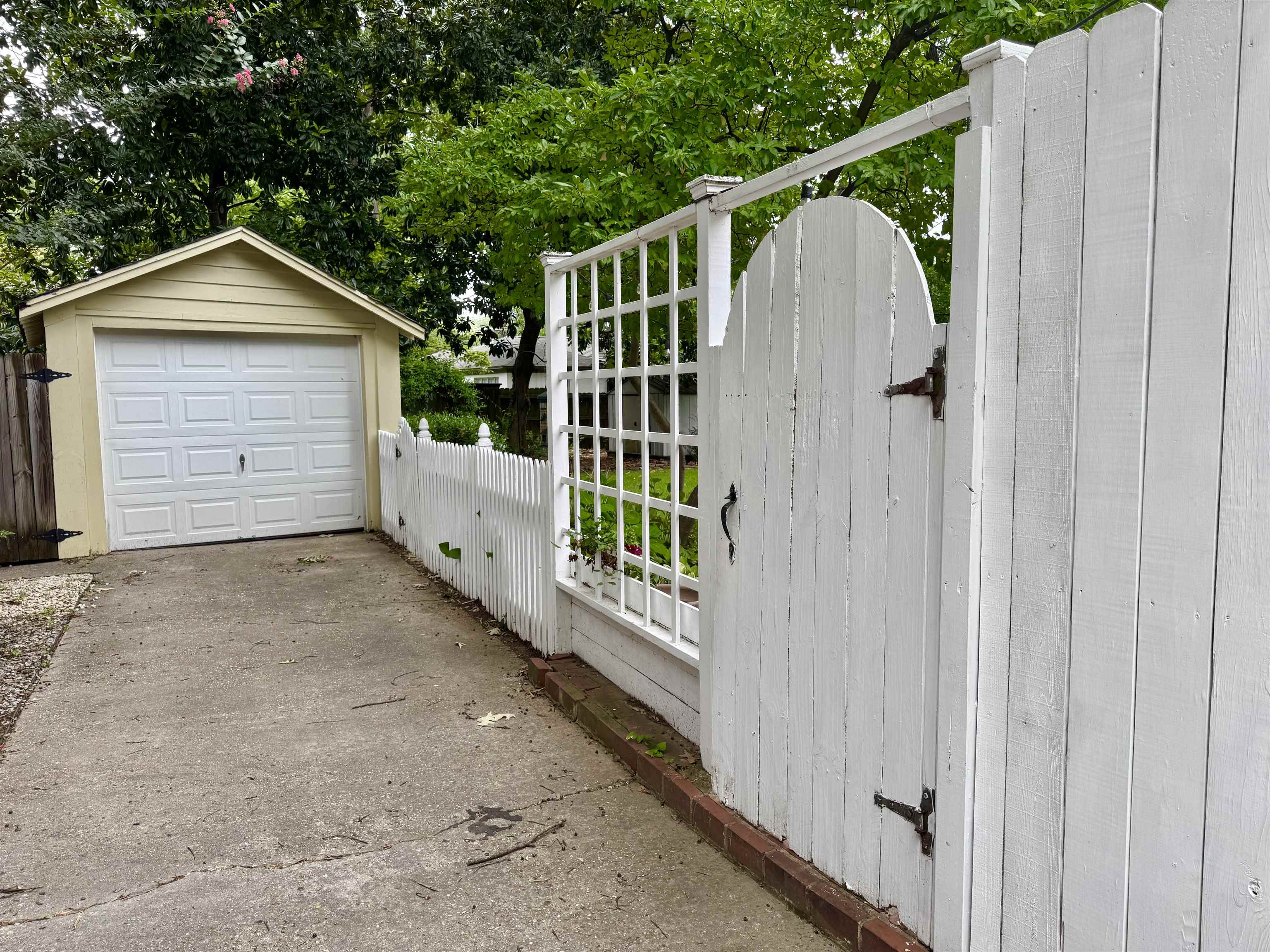 166 S Holmes St Property Photo 3