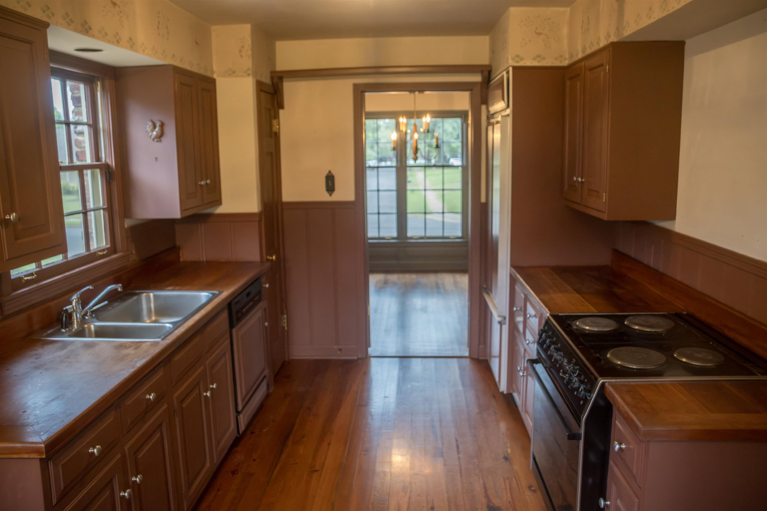 5330 Timmons Ave Property Photo 8