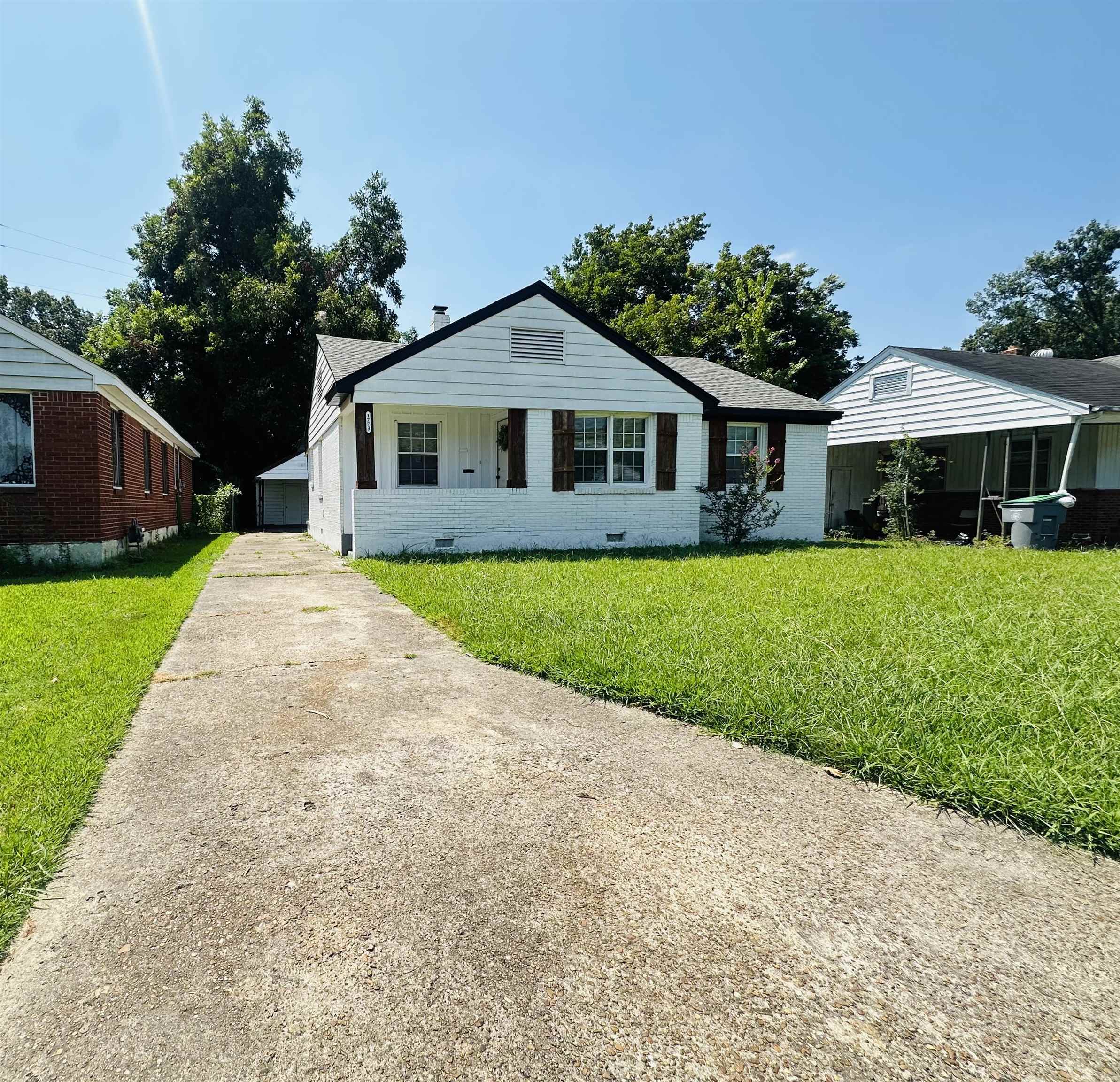 1773 Greenview Cir Property Photo 1