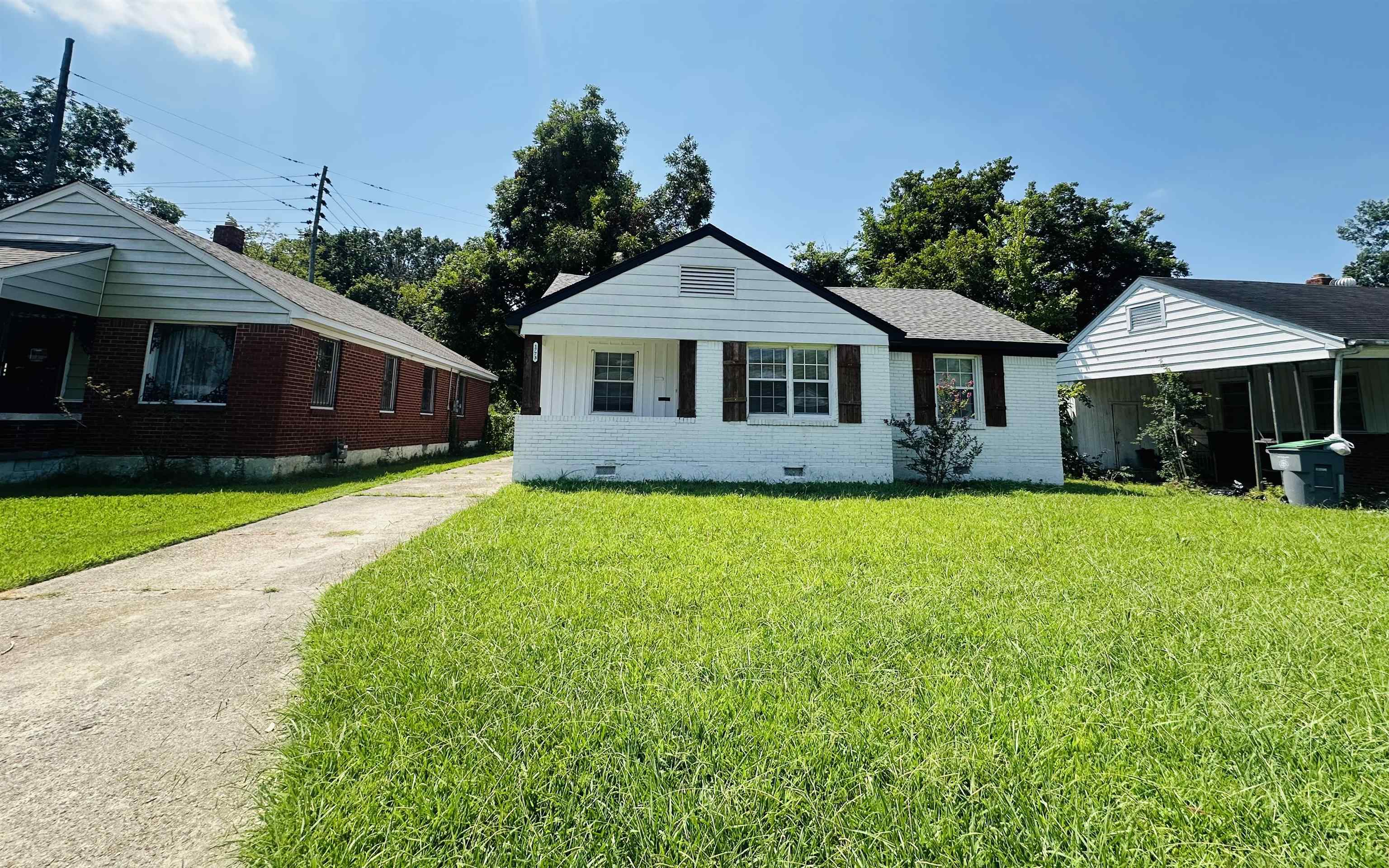 1773 Greenview Cir Property Photo 2