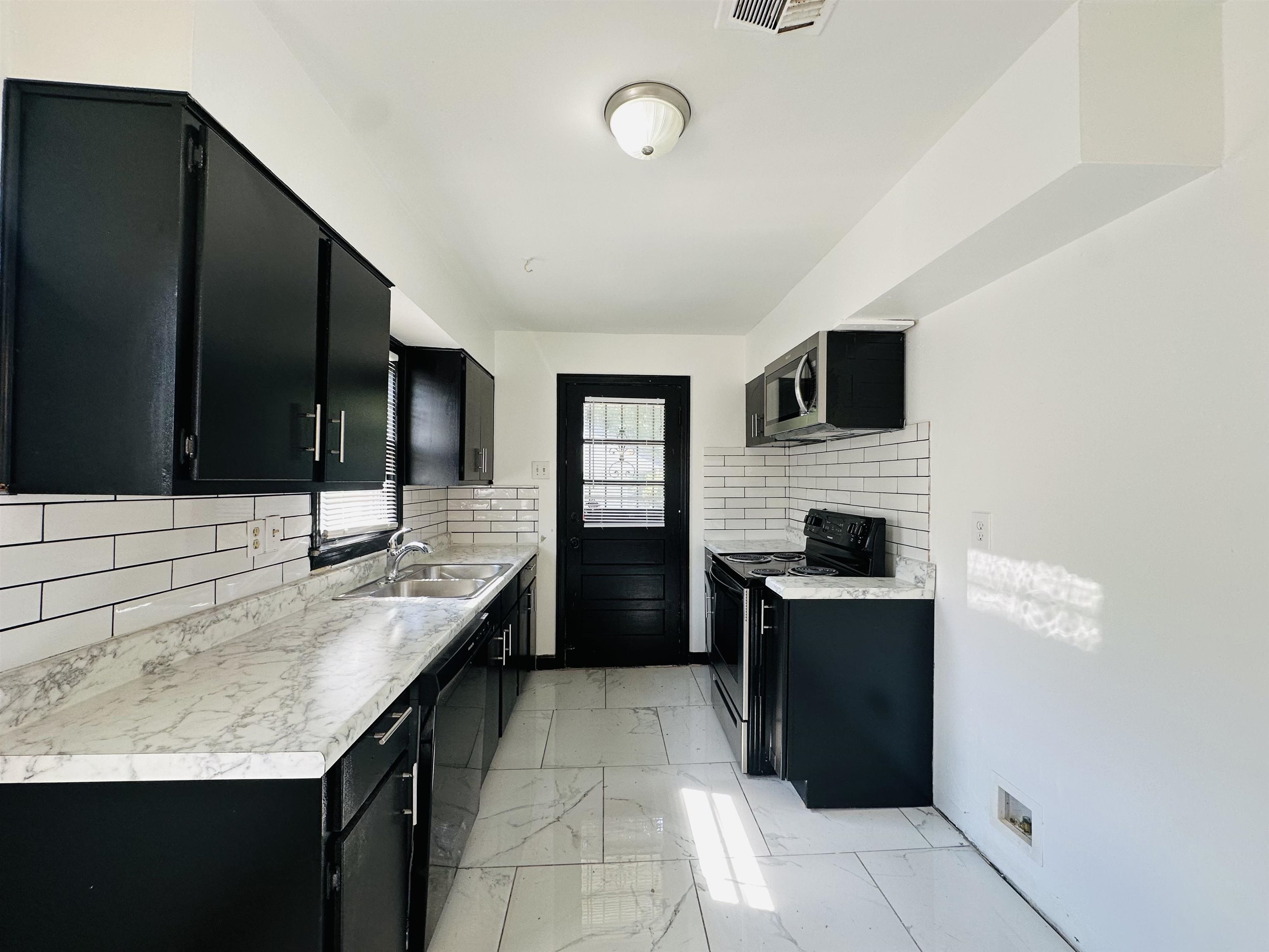 1773 Greenview Cir Property Photo 8