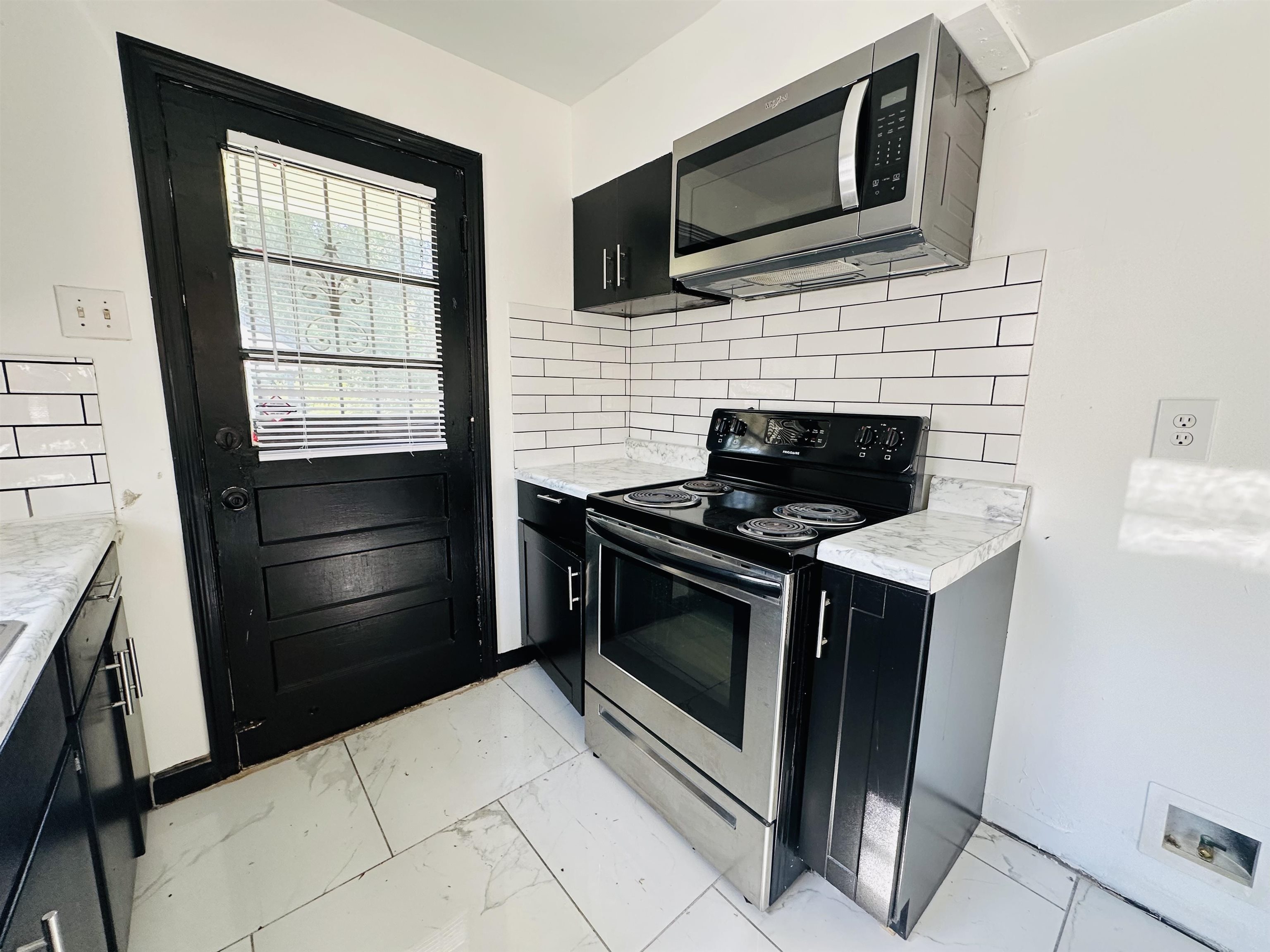 1773 Greenview Cir Property Photo 11