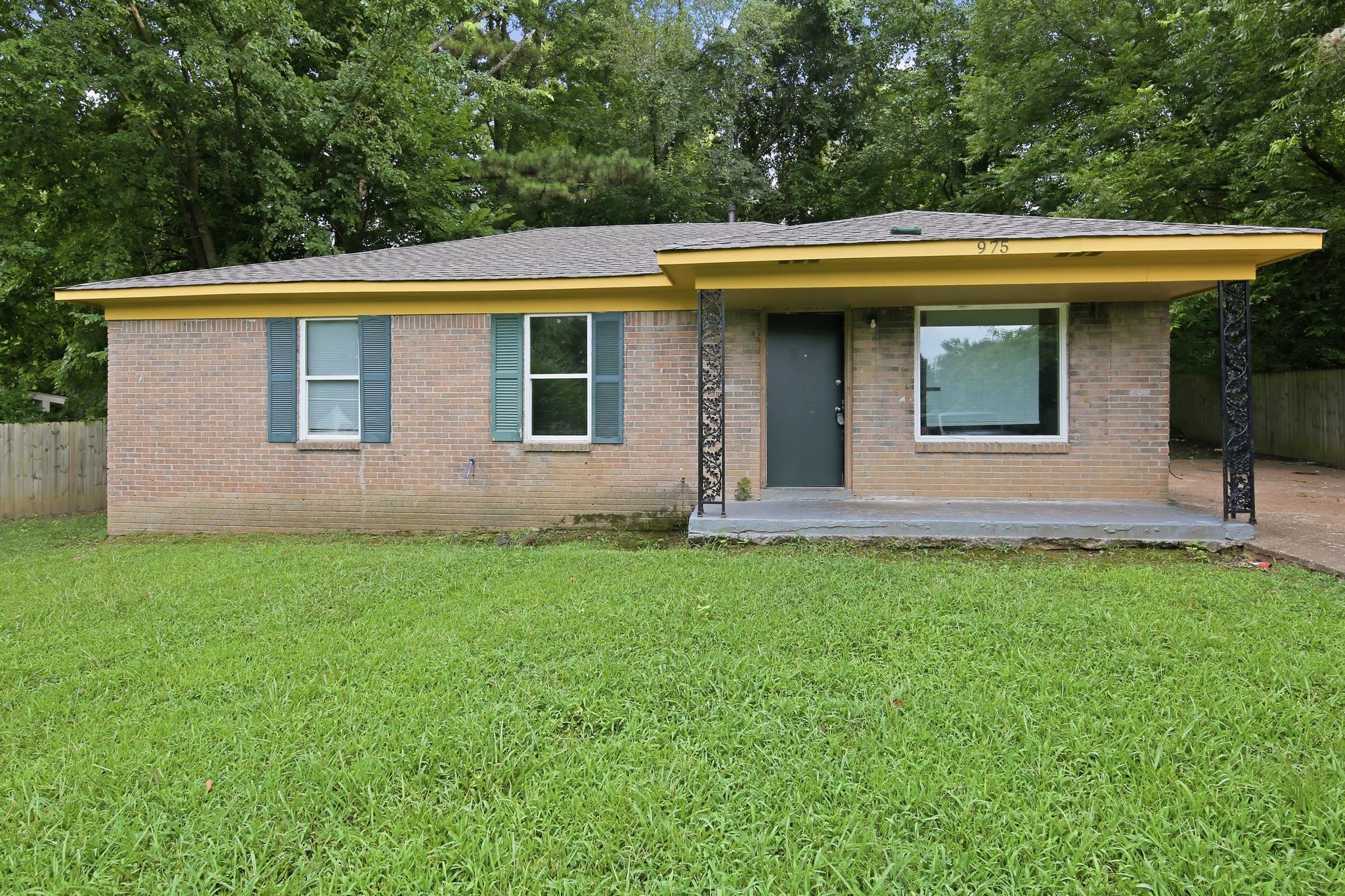 975 Shadowline Dr Property Photo 2