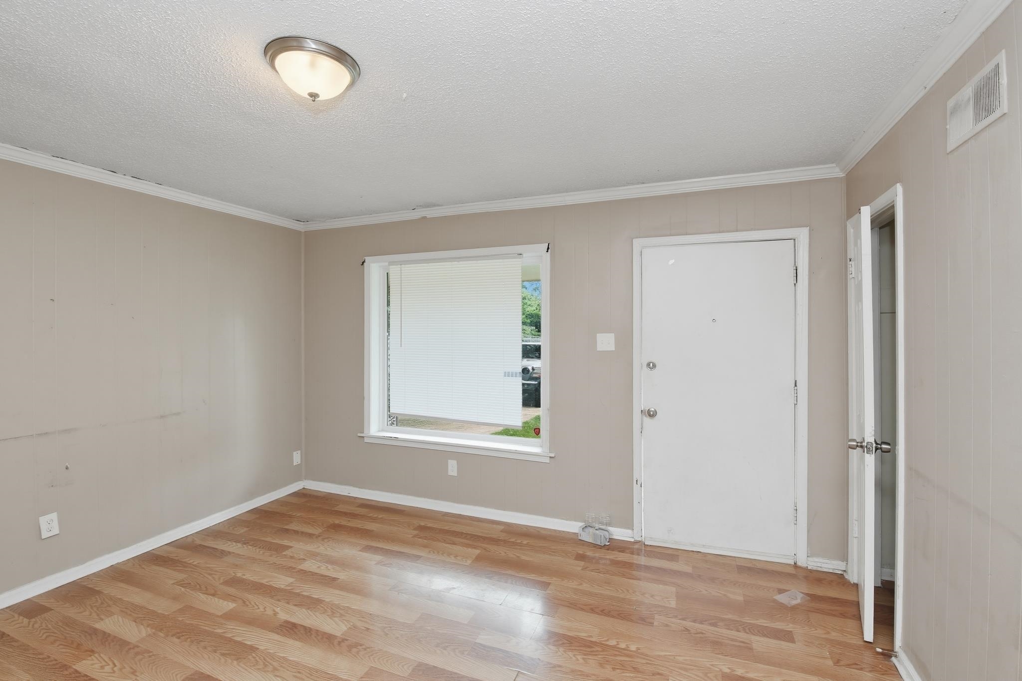 975 Shadowline Dr Property Photo 3