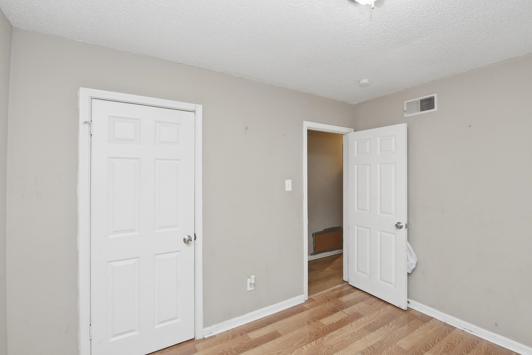 975 Shadowline Dr Property Photo 8