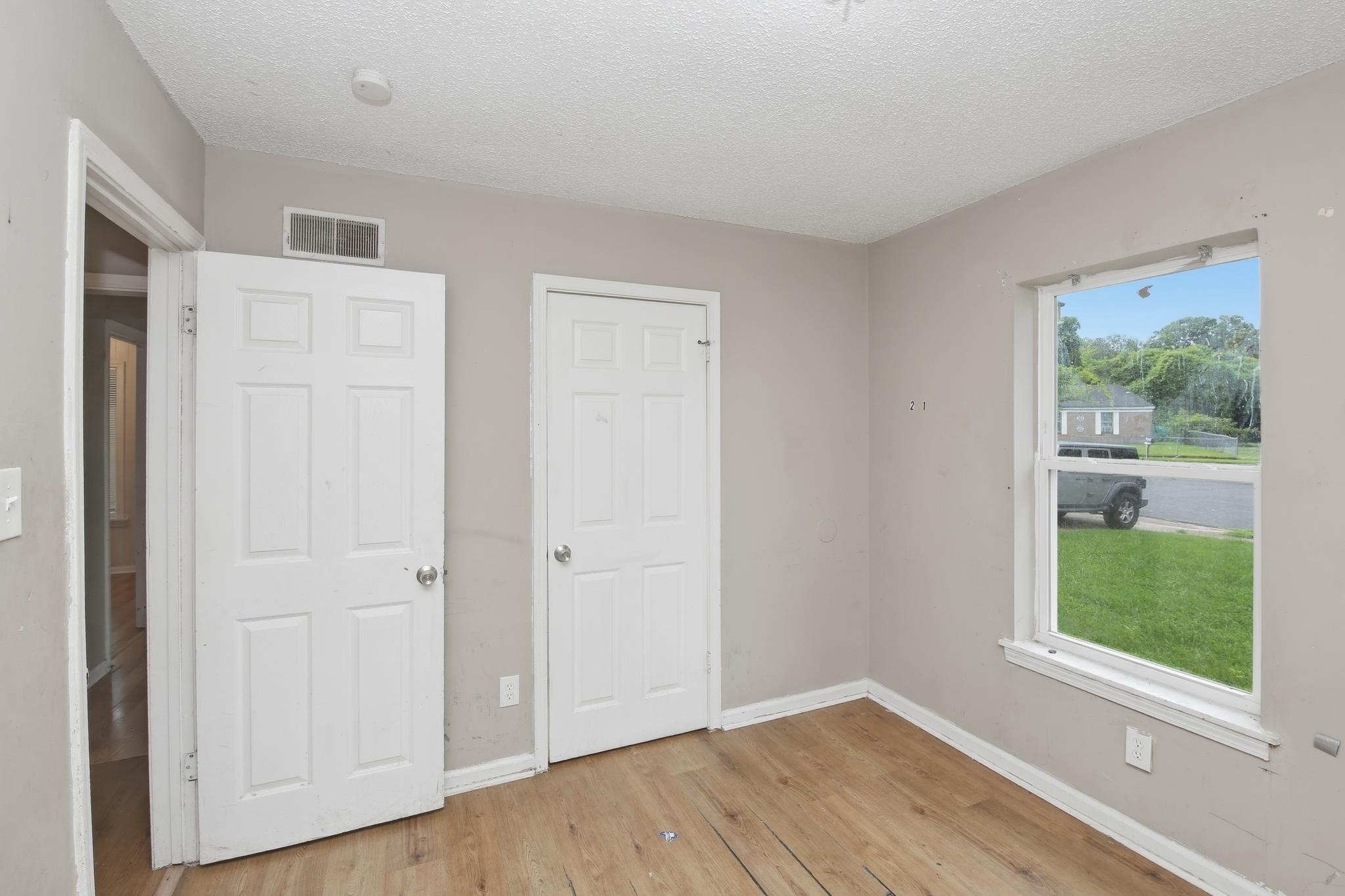 975 Shadowline Dr Property Photo 13