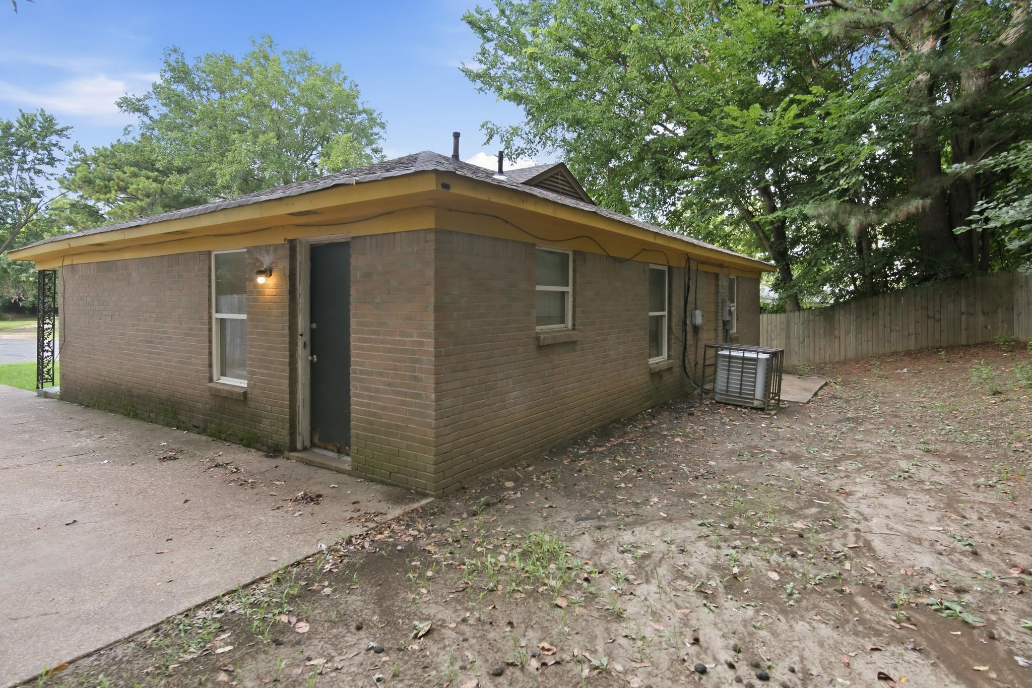 975 Shadowline Dr Property Photo 15
