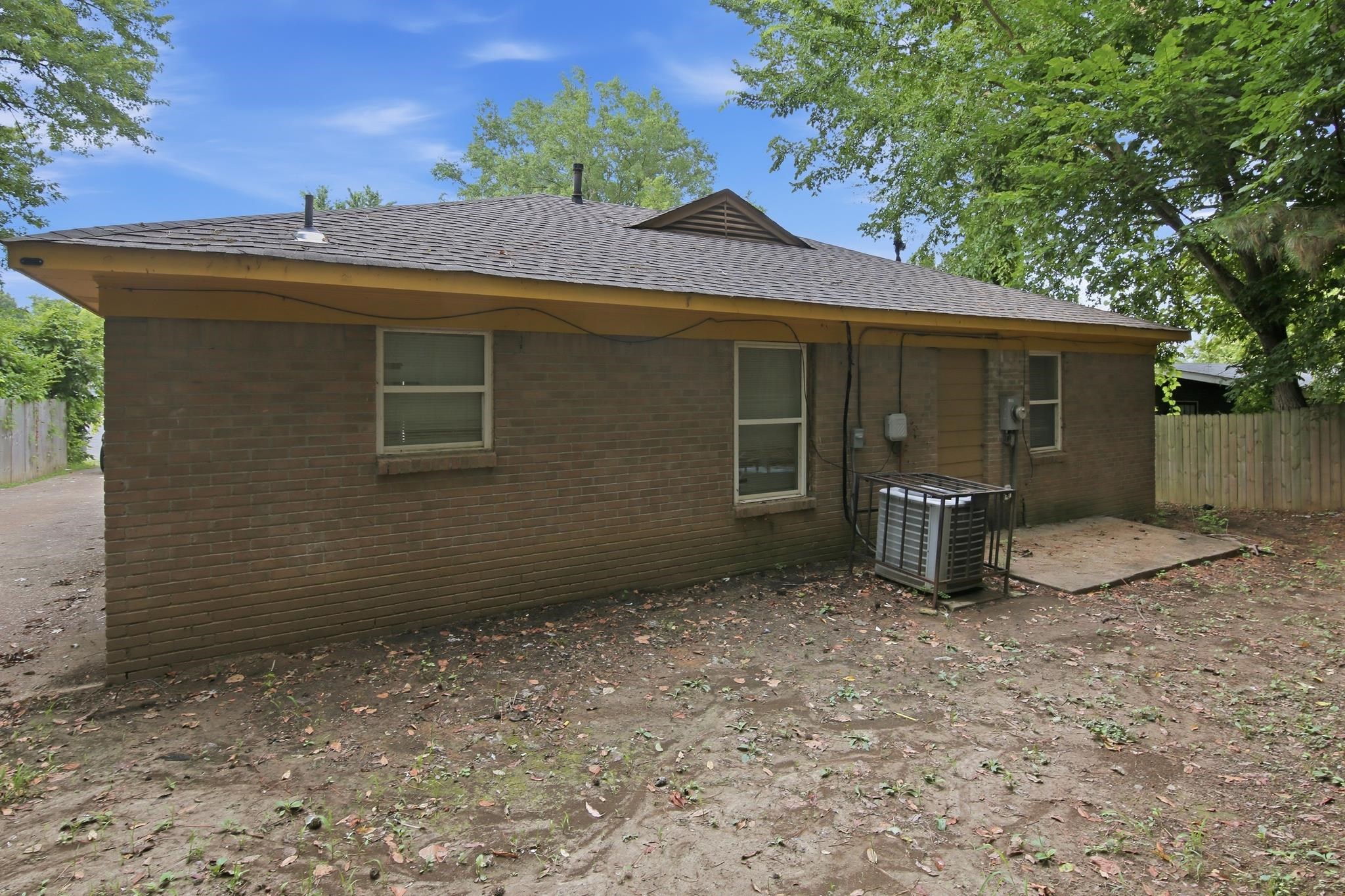 975 Shadowline Dr Property Photo 16