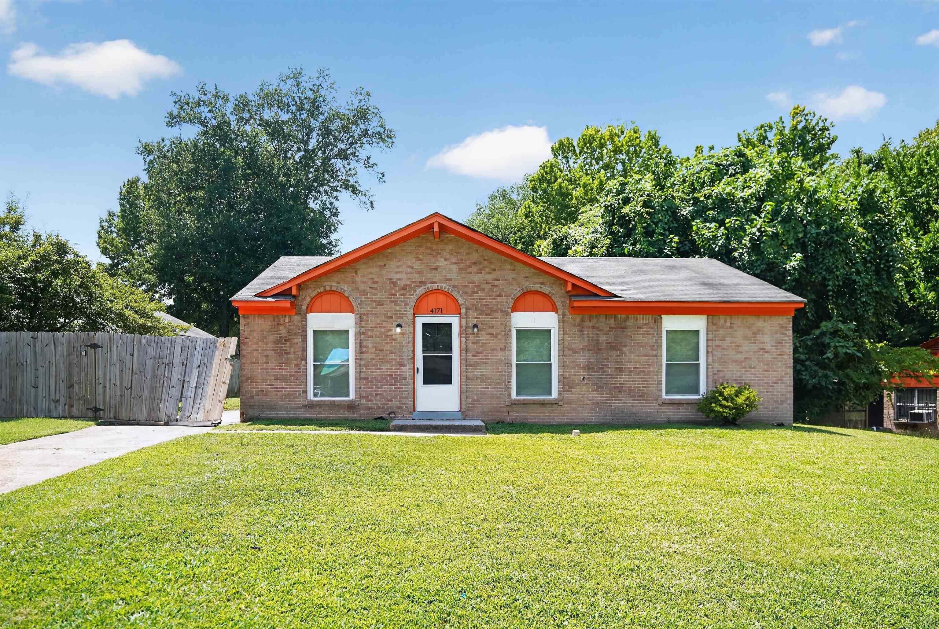 4171 Cliffdale St Property Photo 4
