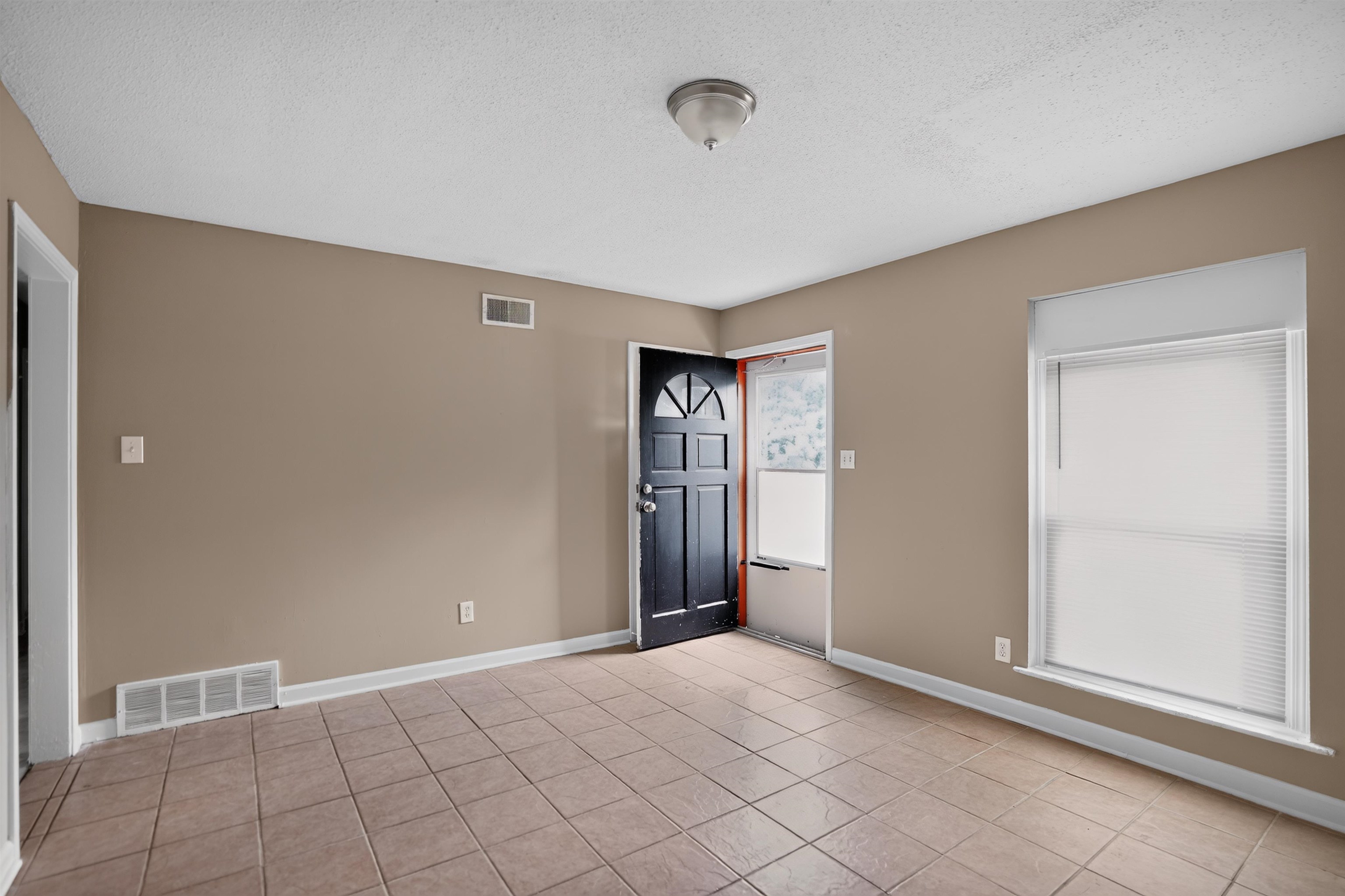 4171 Cliffdale St Property Photo 5