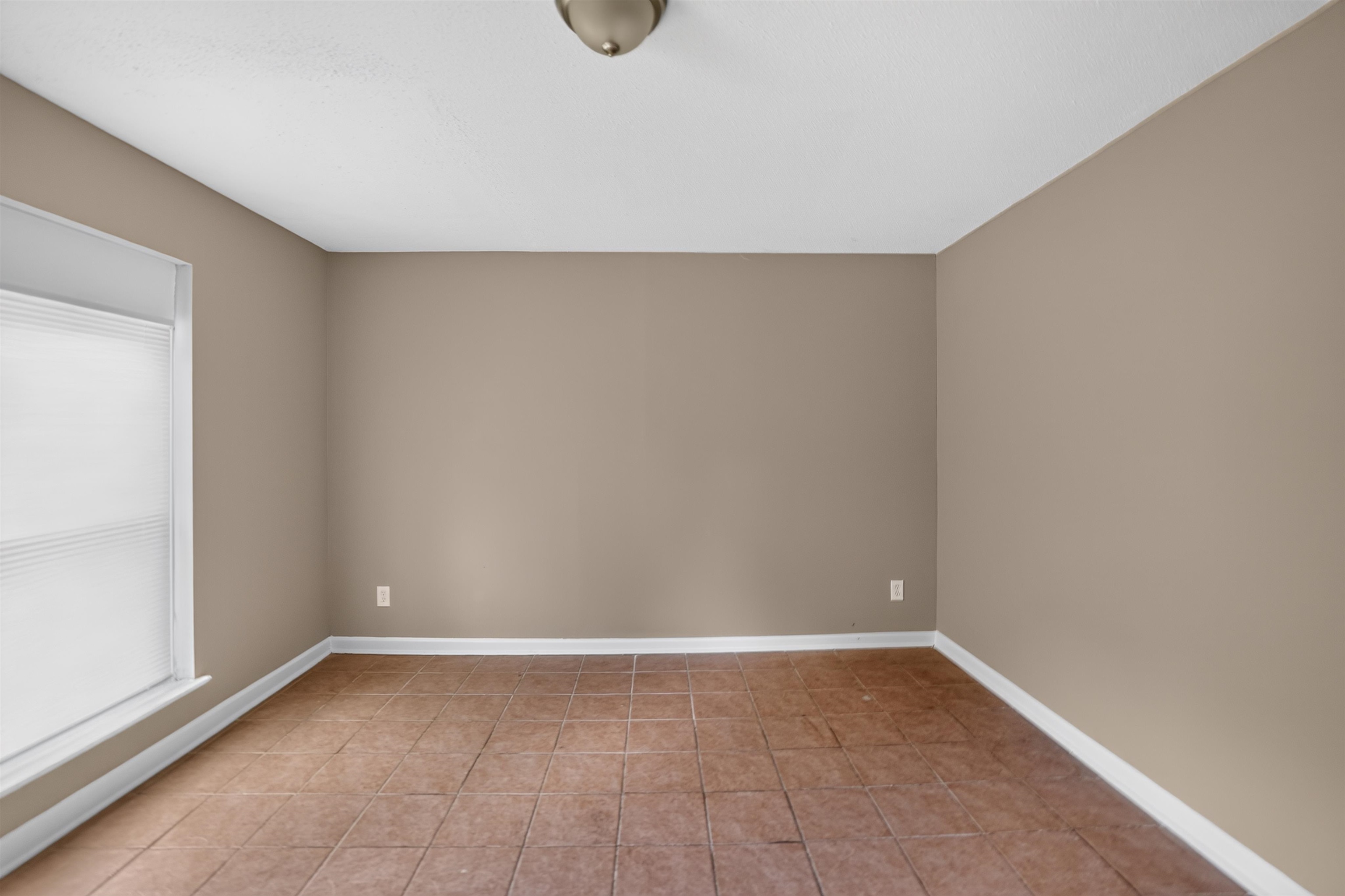4171 Cliffdale St Property Photo 6
