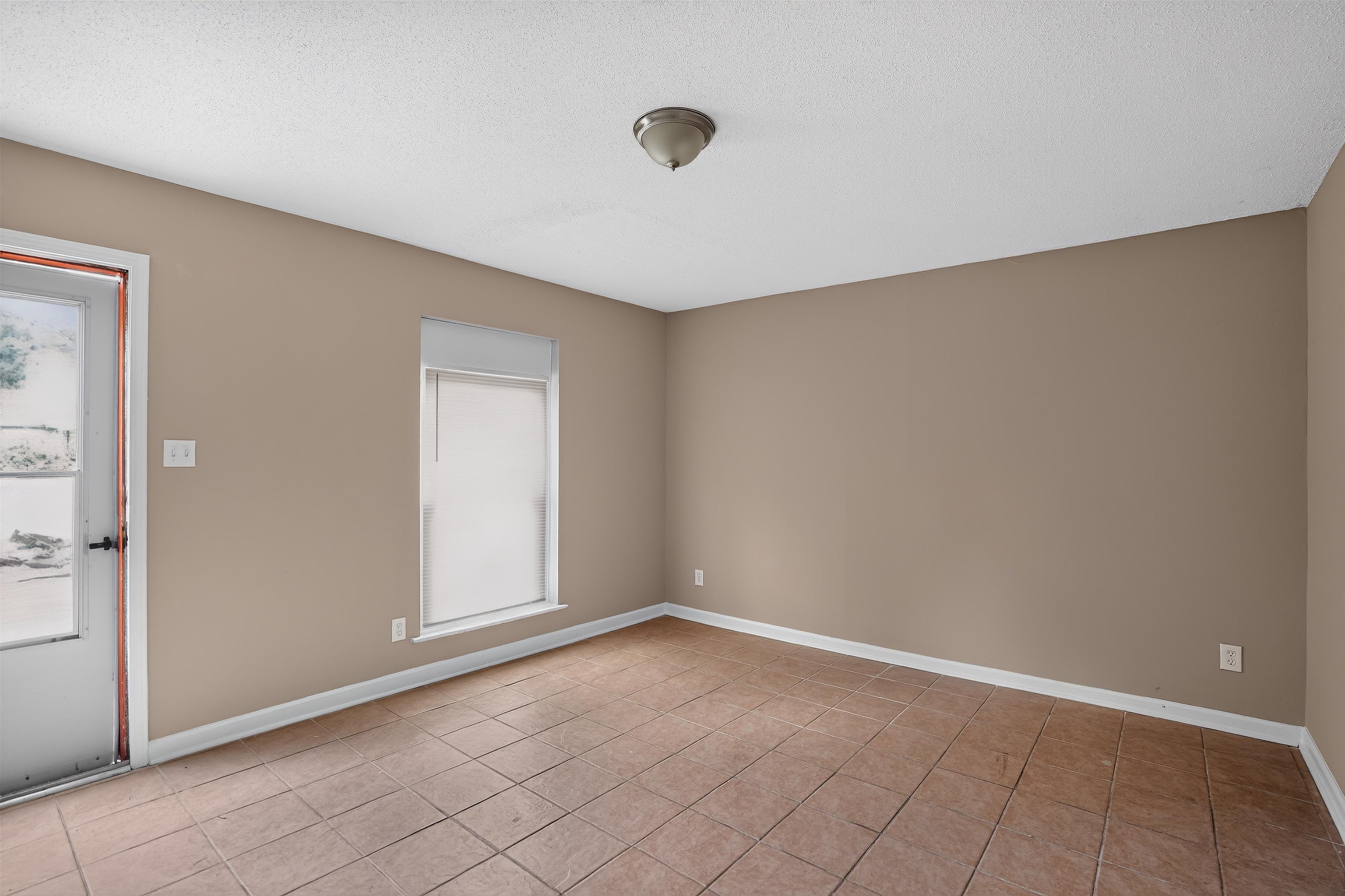 4171 Cliffdale St Property Photo 8