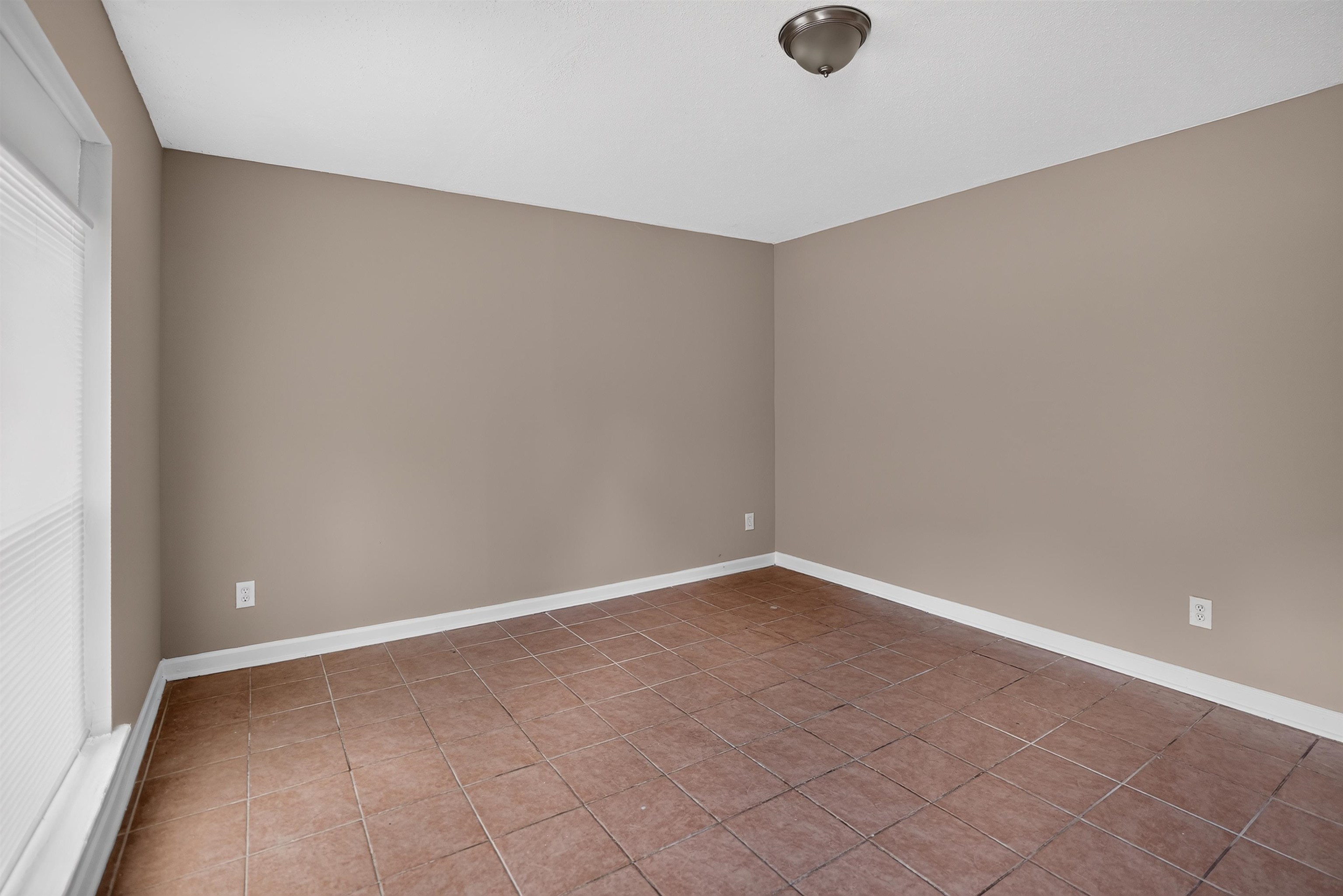 4171 Cliffdale St Property Photo 11