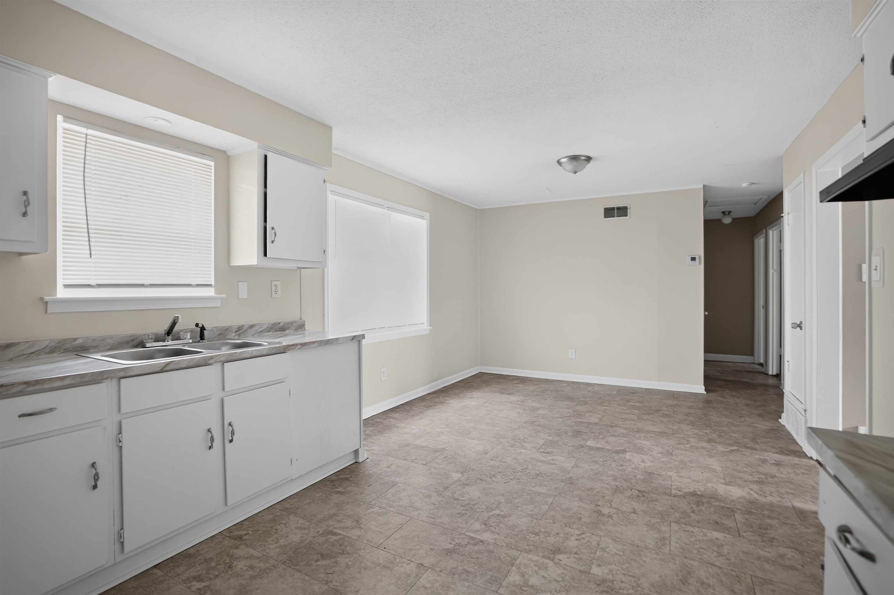 4171 Cliffdale St Property Photo 14