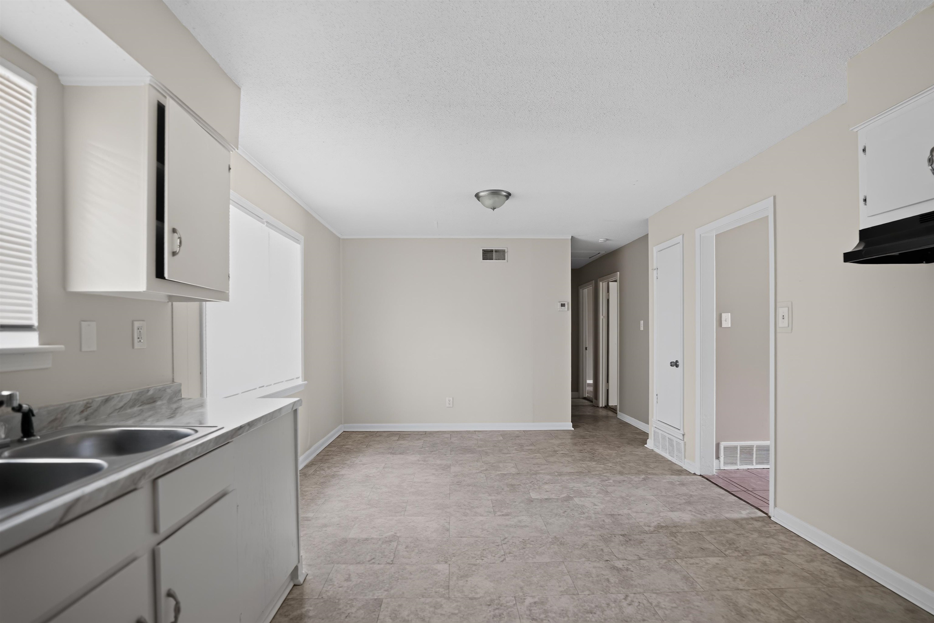 4171 Cliffdale St Property Photo 18