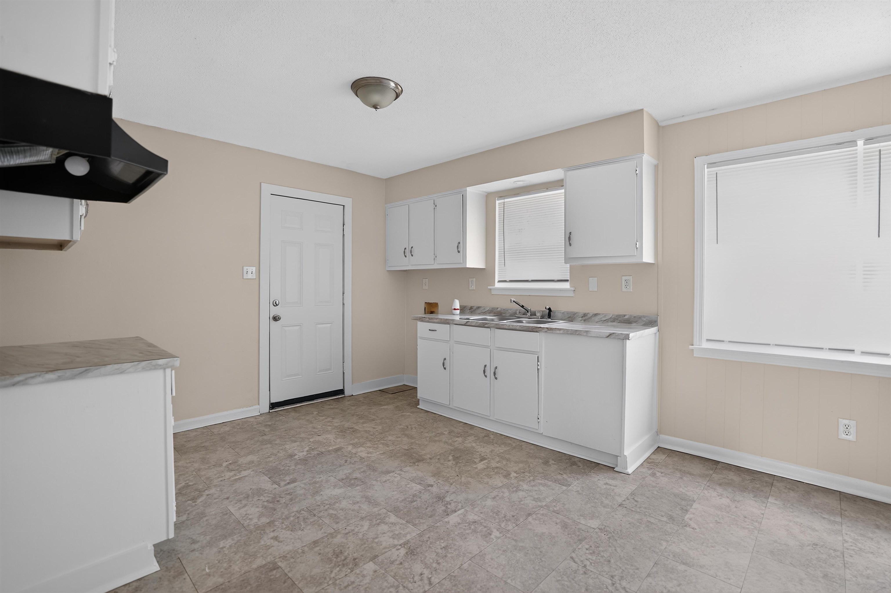 4171 Cliffdale St Property Photo 19
