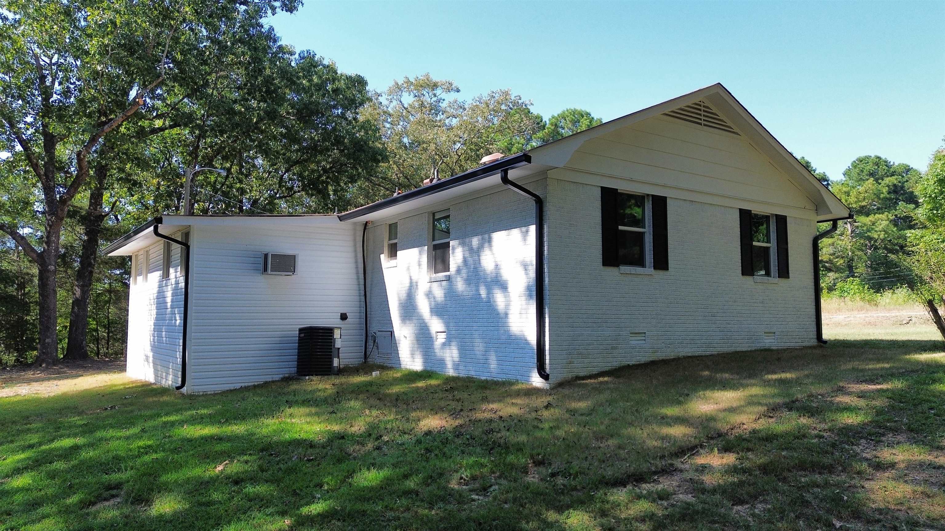 145 Rose Rd Property Photo 3