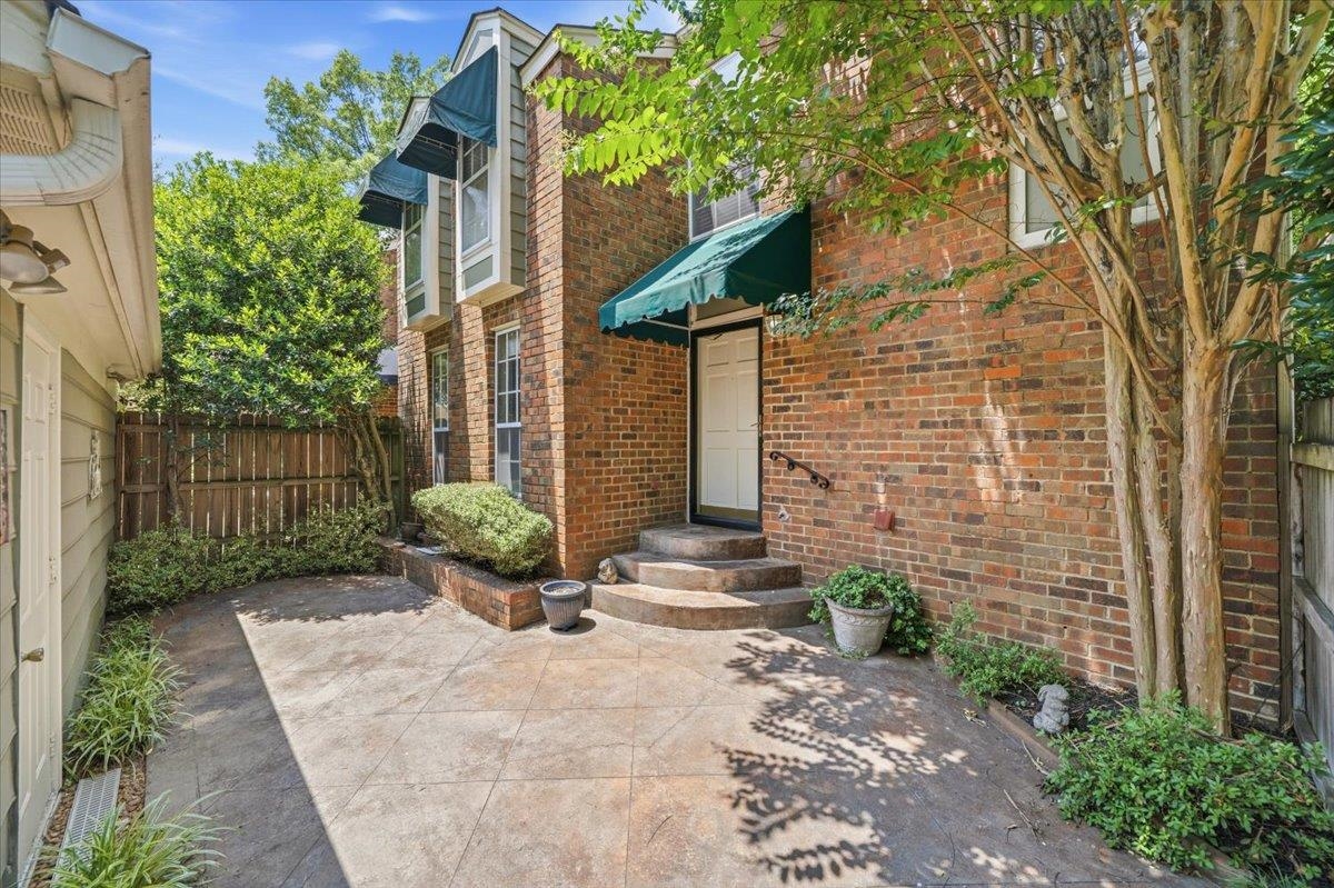 6932 Midhurst Dr 6932 Property Photo 1