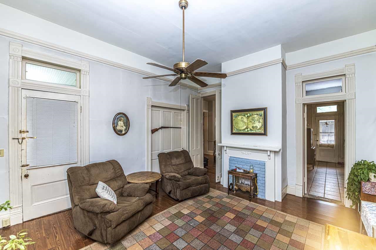 726 Main St Property Photo 7