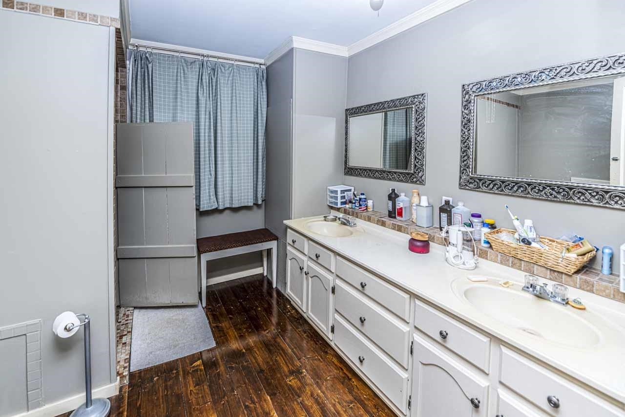726 Main St Property Photo 16