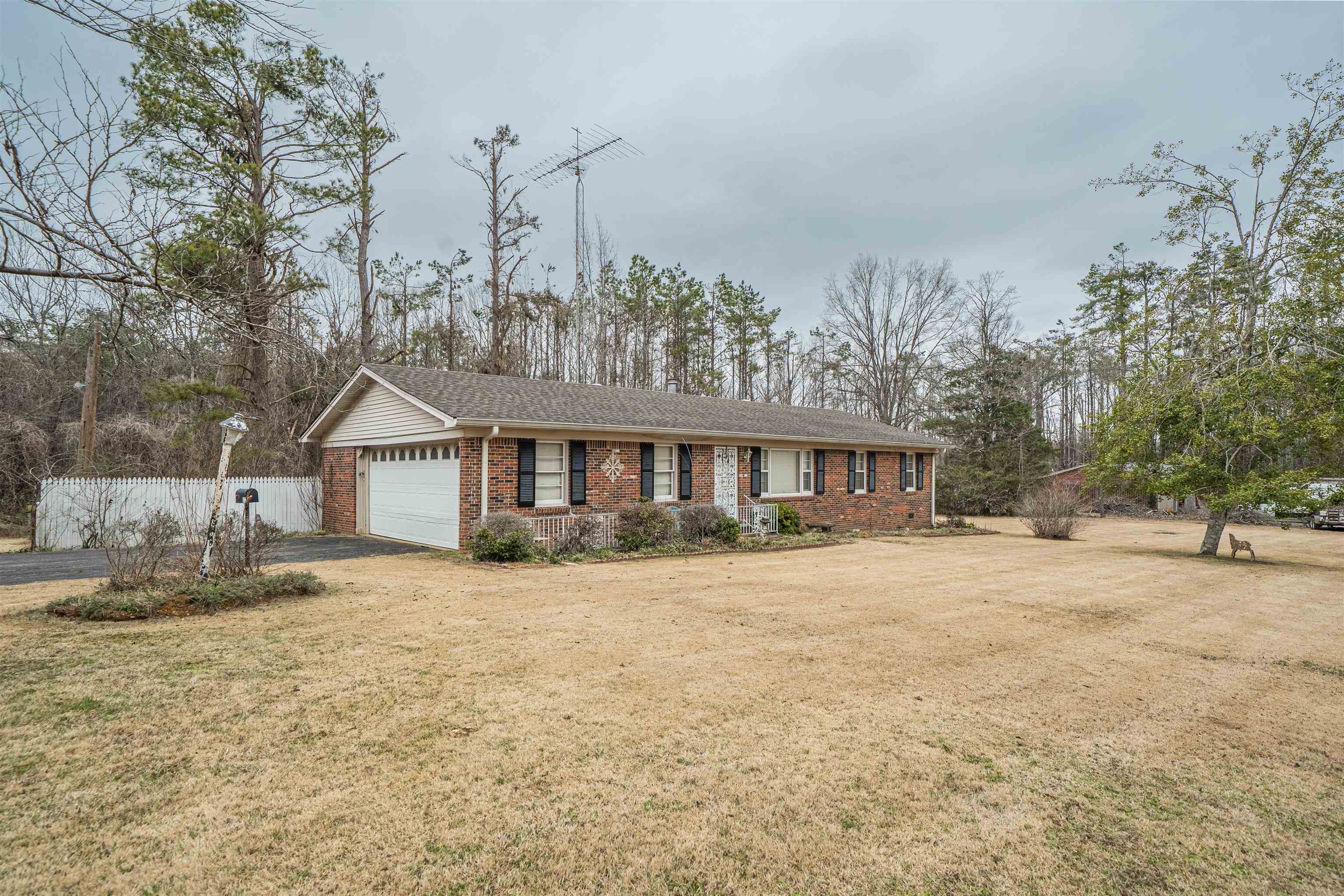 8113 S 22 Hwy Property Photo 3