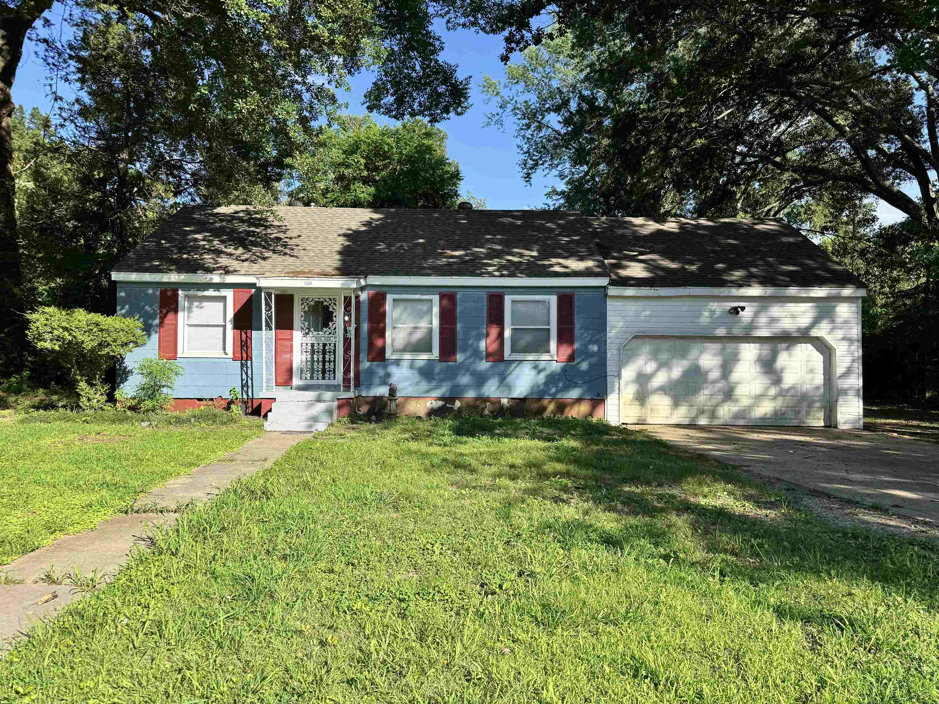 1330 W VICTOR DR Property Photo 1