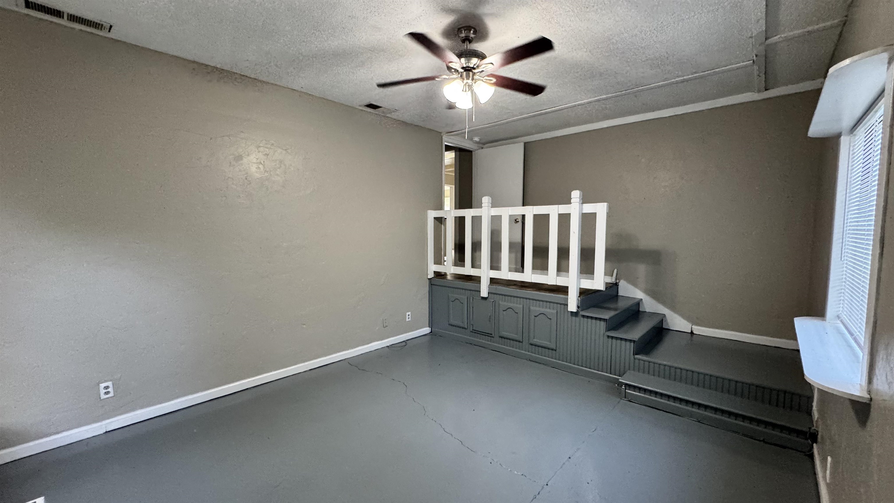1330 W Victor Dr Property Photo 9