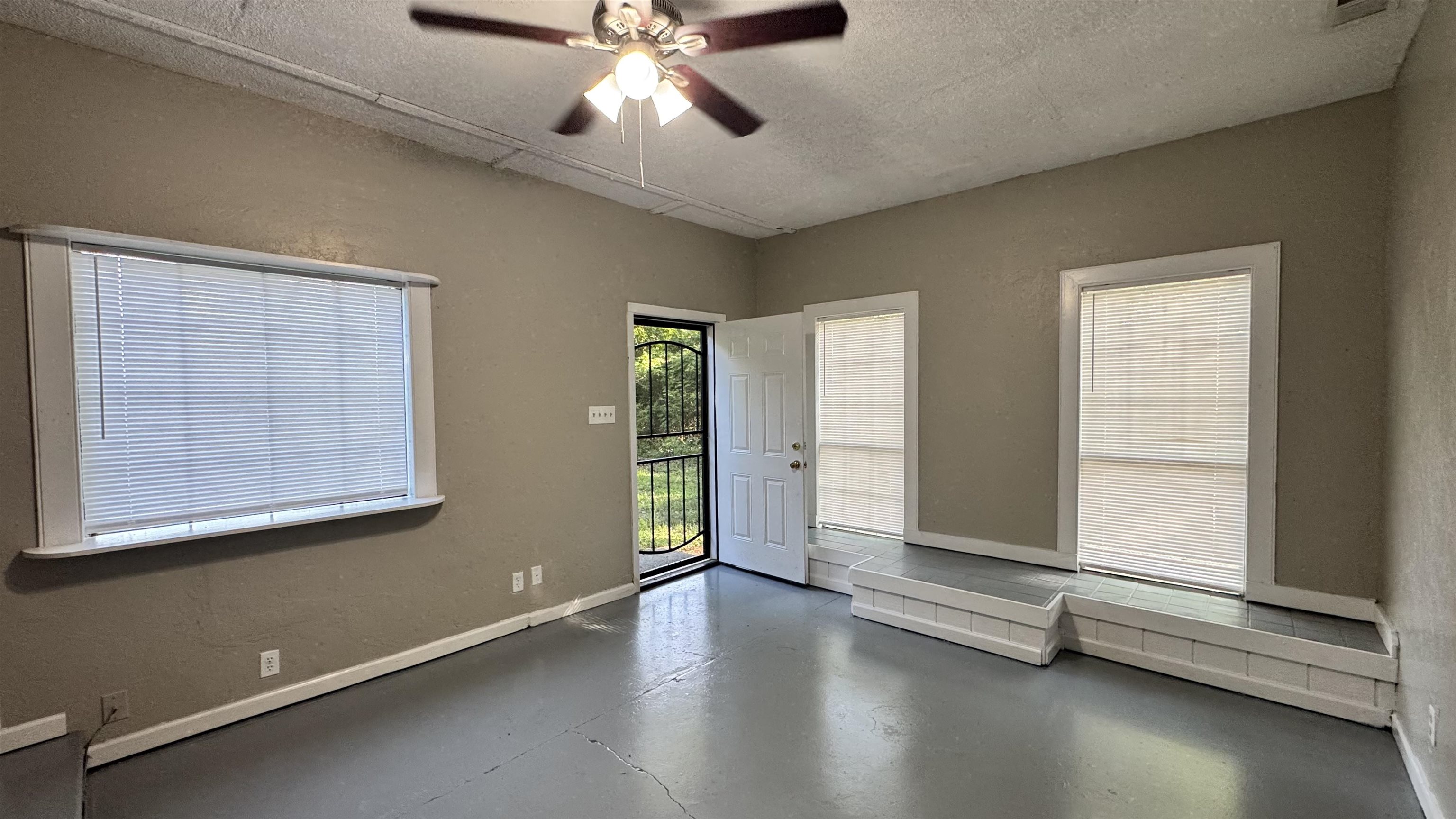 1330 W Victor Dr Property Photo 10