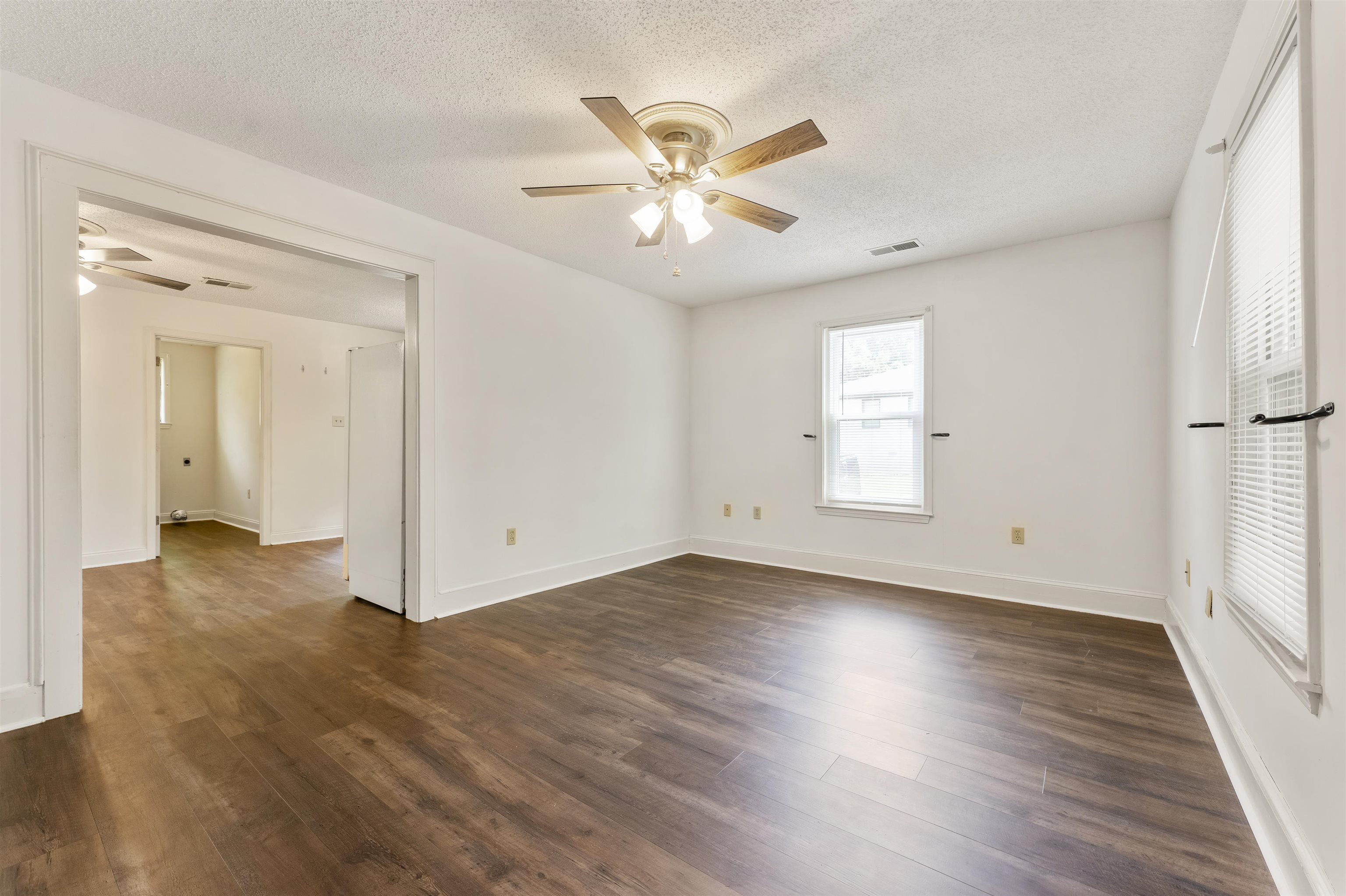 215 Jernigan Dr Property Photo 3