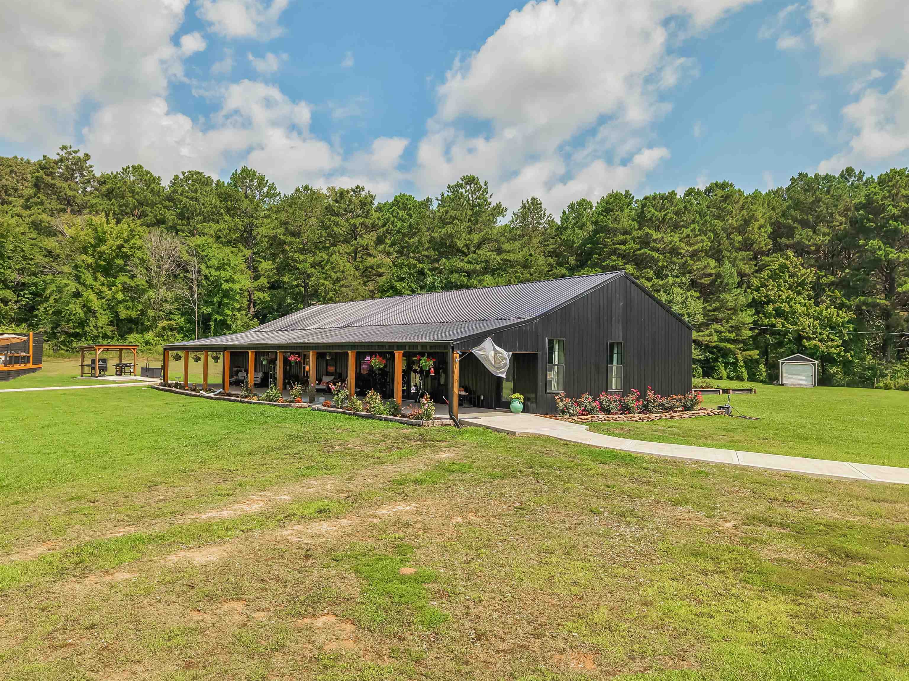 220 Front Rd Property Photo 2