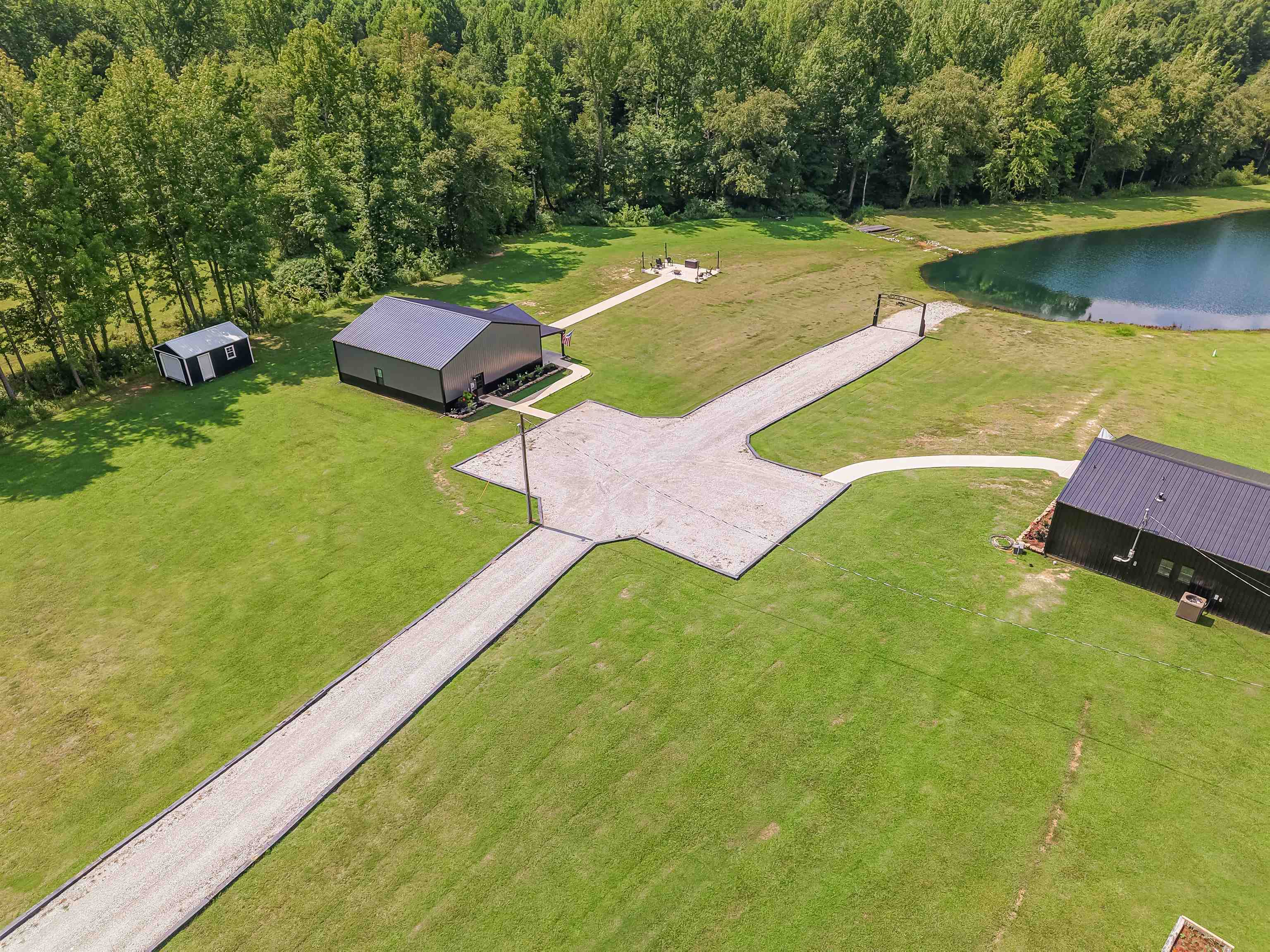 220 Front Rd Property Photo 5