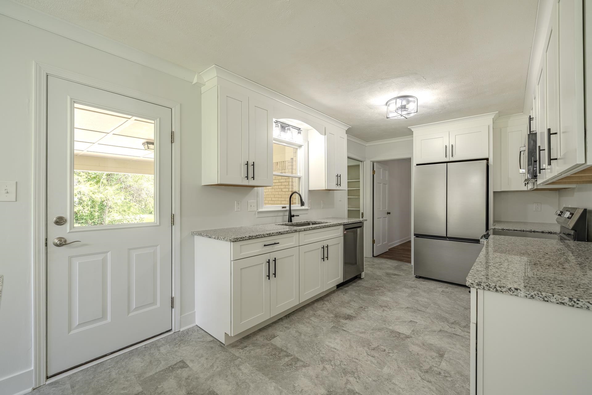 70 Holt St Property Photo 6