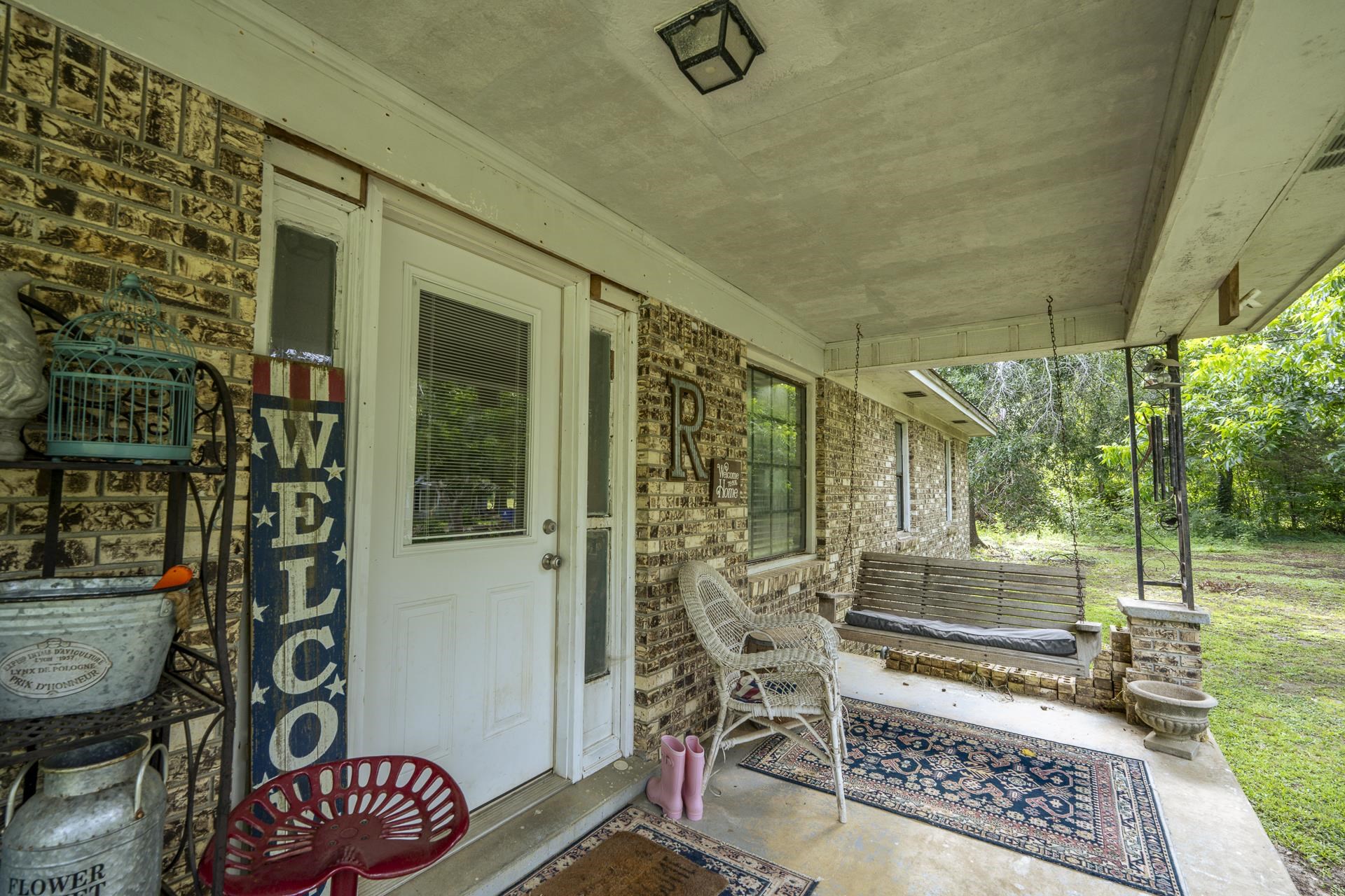 261 Macon St Property Photo 4