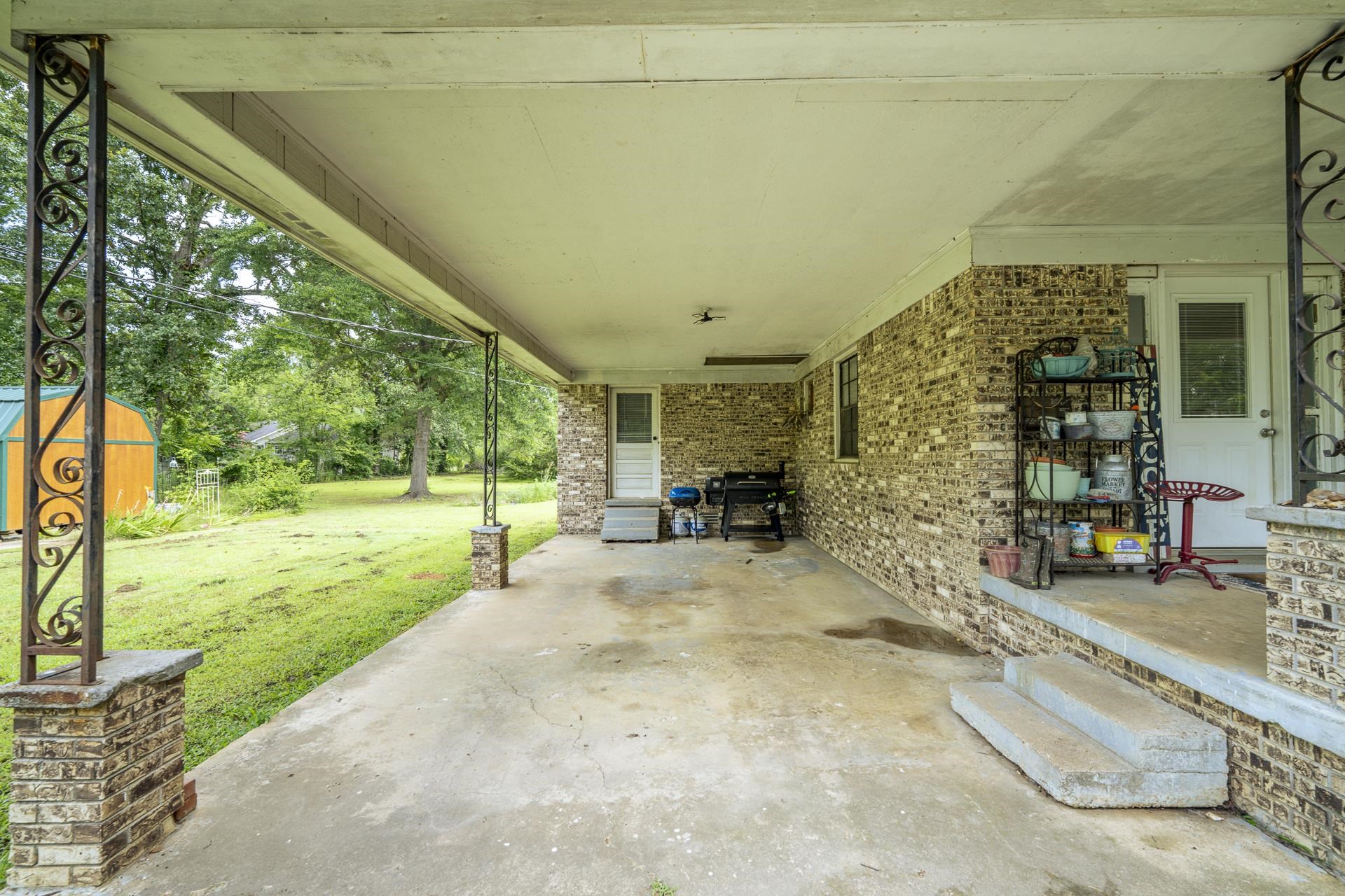 261 Macon St Property Photo 31