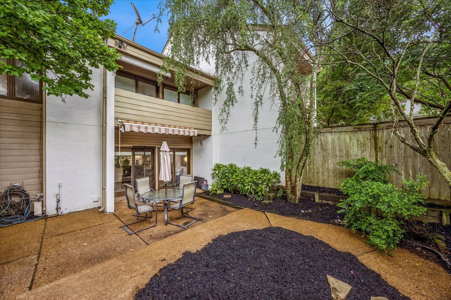 245 Aviva Dr Property Photo 22