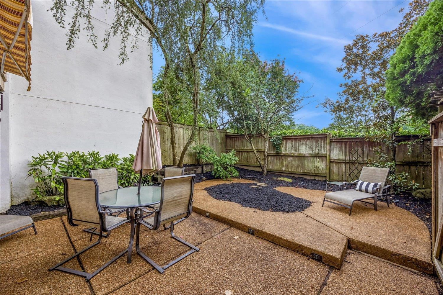 245 Aviva Dr Property Photo 23