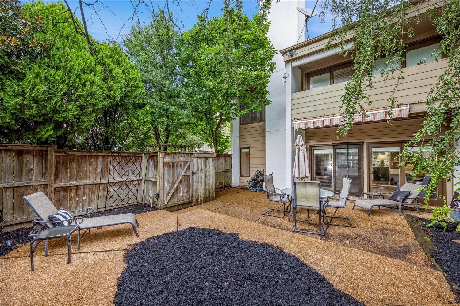 245 Aviva Dr Property Photo 24