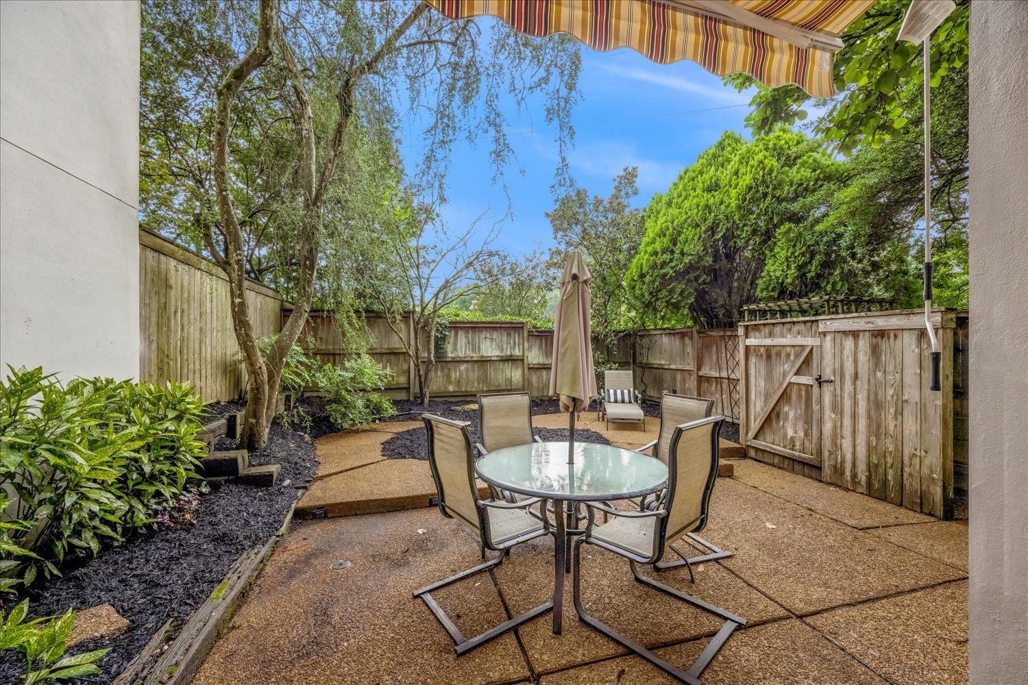 245 Aviva Dr Property Photo 25