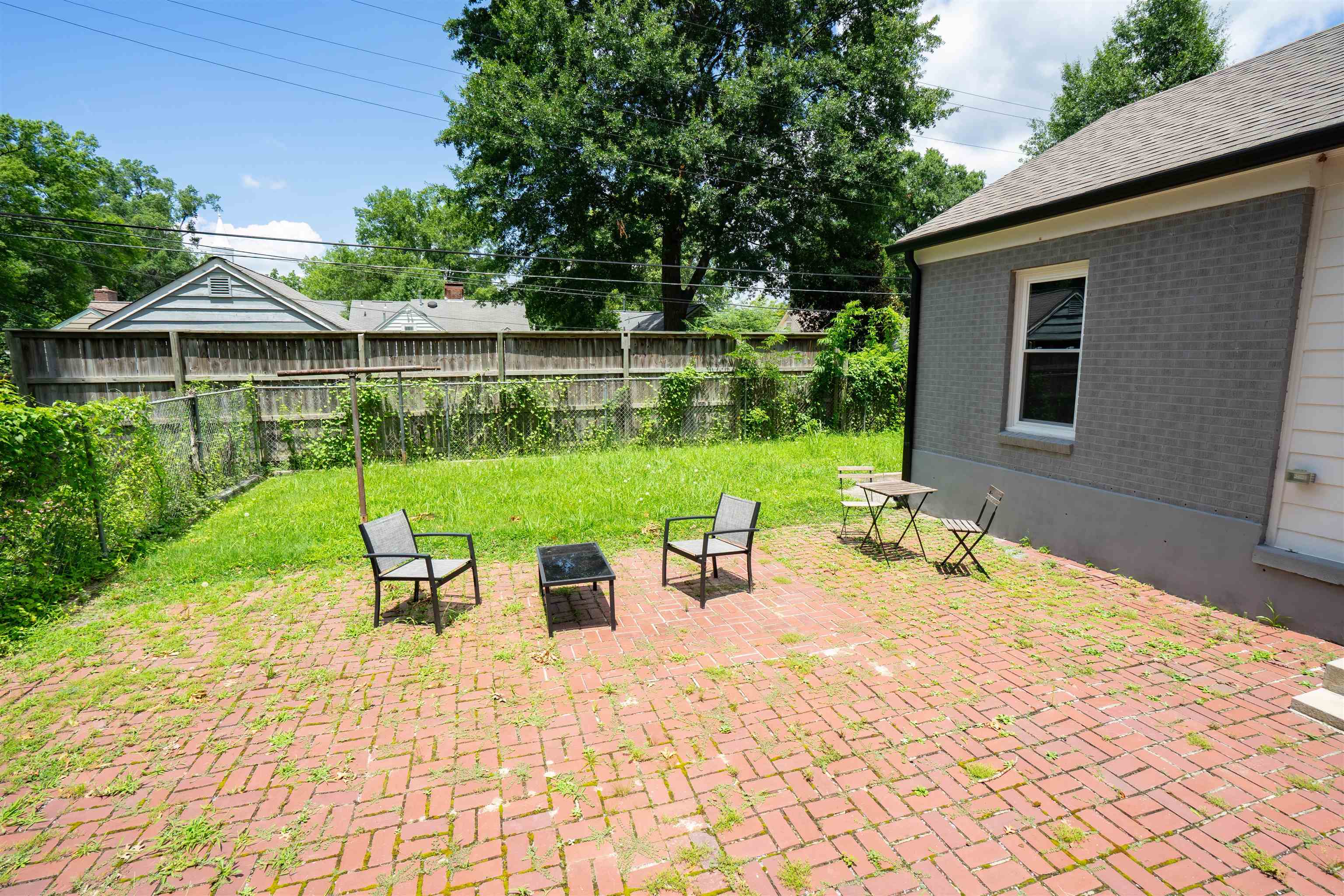 386 Holmes Cir Property Photo 7